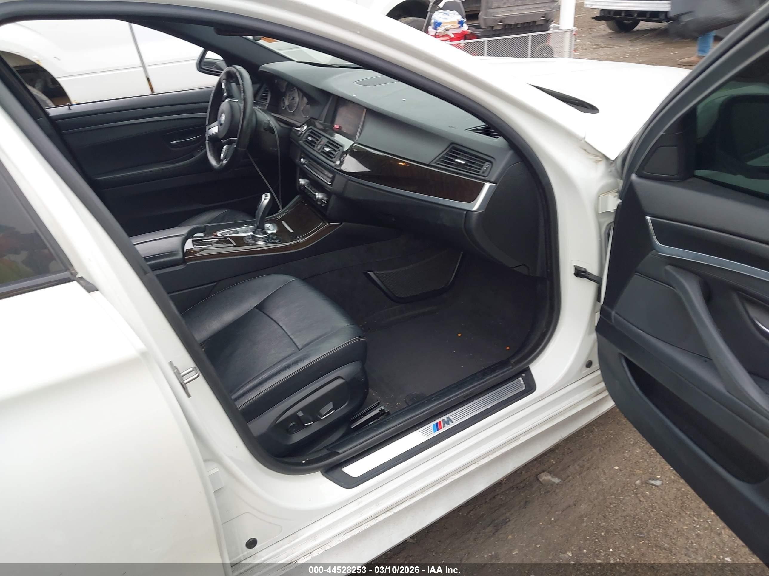 2014 Bmw 528i Xdrive White vin: WBA5A7C55ED612453