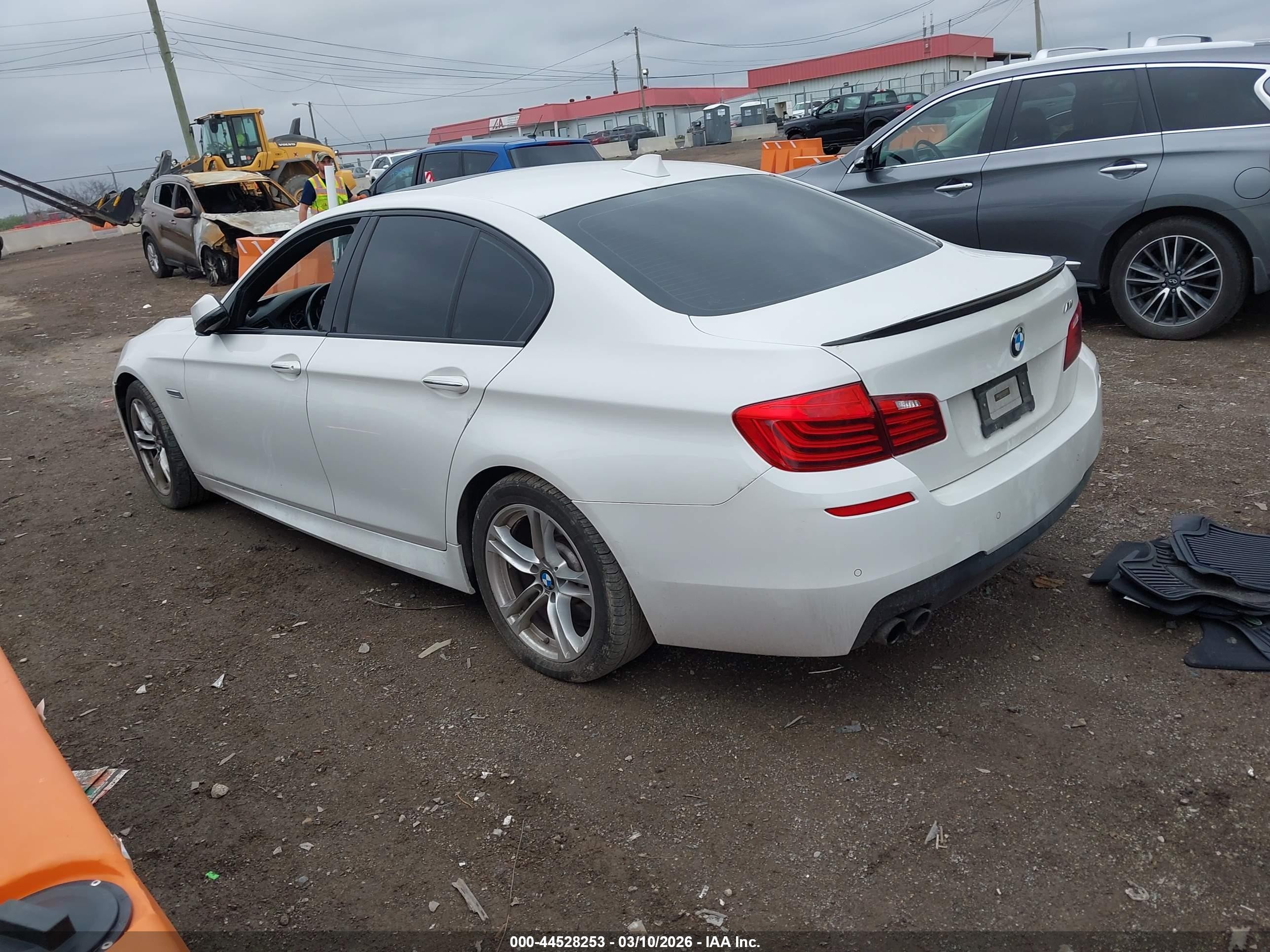 2014 Bmw 528i Xdrive White vin: WBA5A7C55ED612453