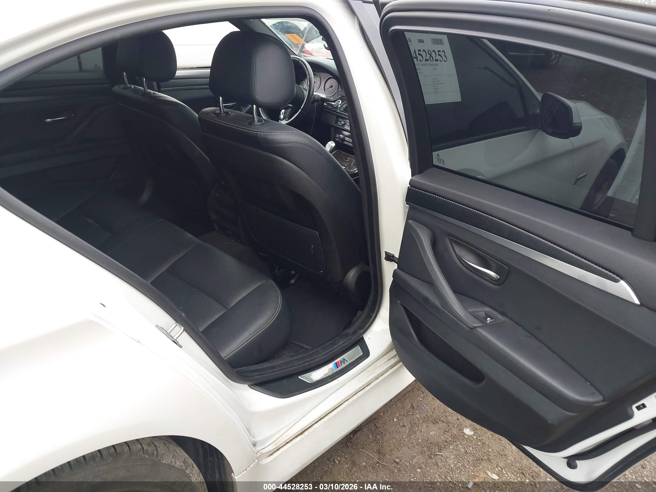 2014 Bmw 528i Xdrive White vin: WBA5A7C55ED612453