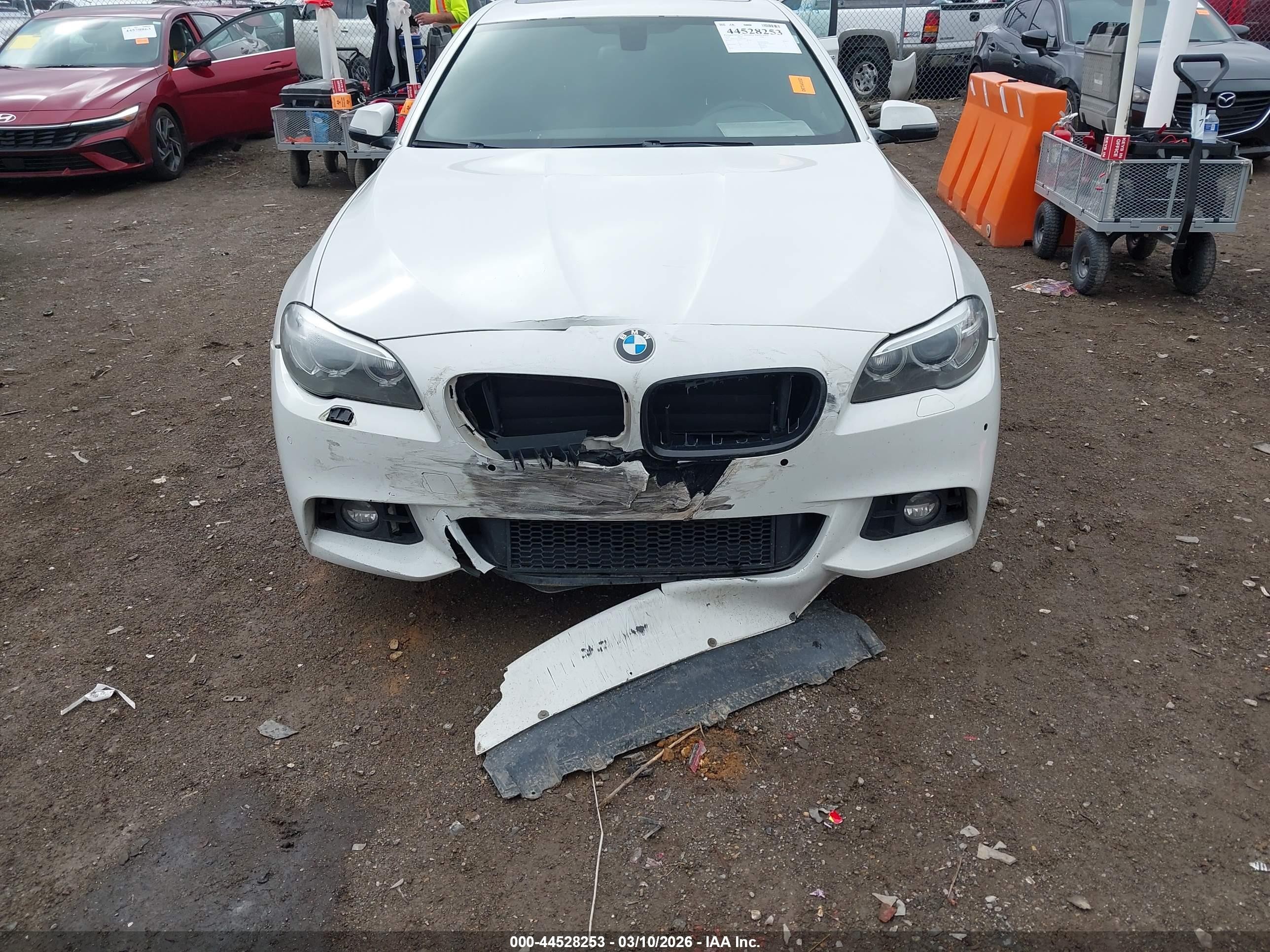 2014 Bmw 528i Xdrive White vin: WBA5A7C55ED612453