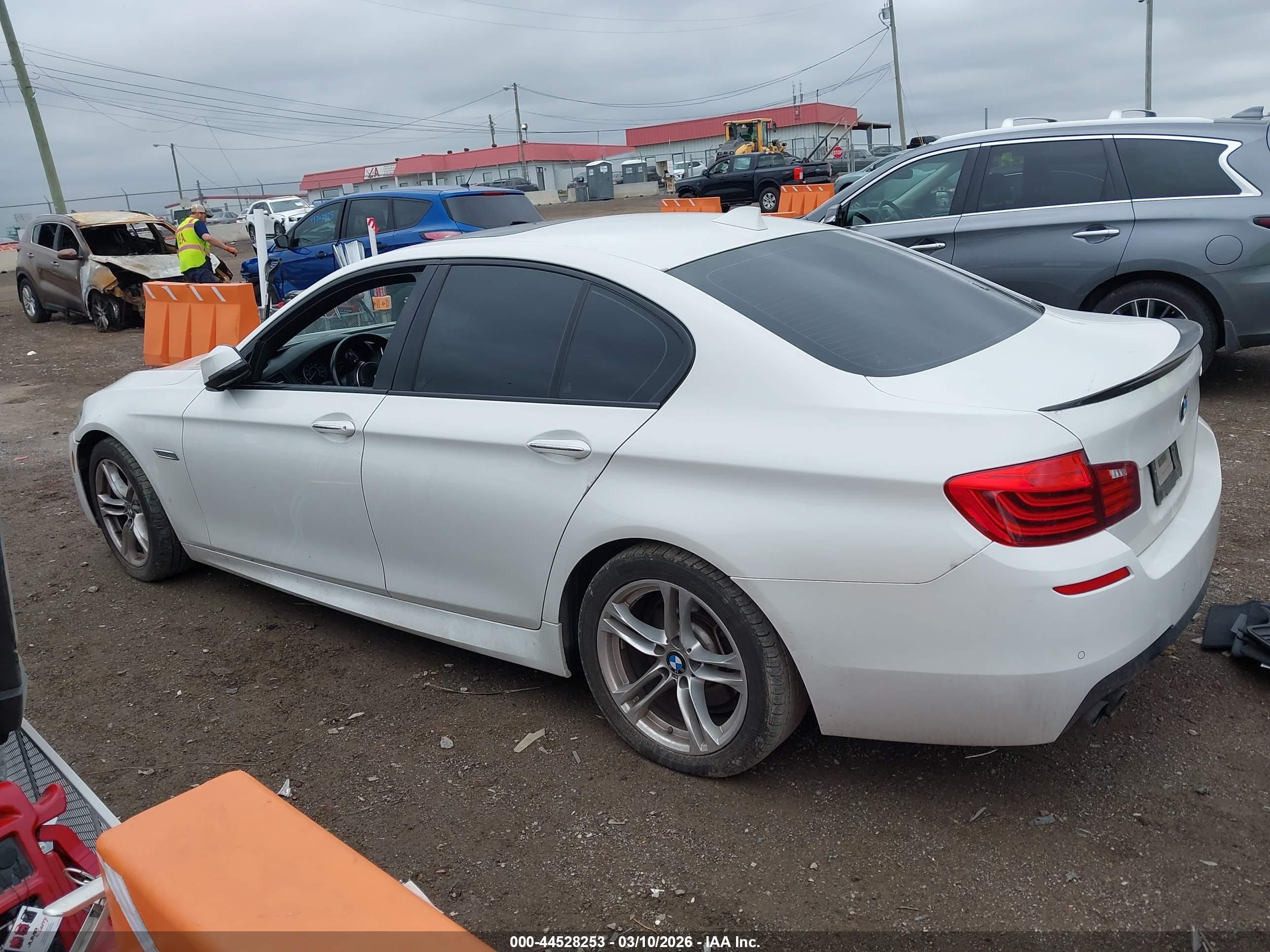 2014 Bmw 528i Xdrive White vin: WBA5A7C55ED612453