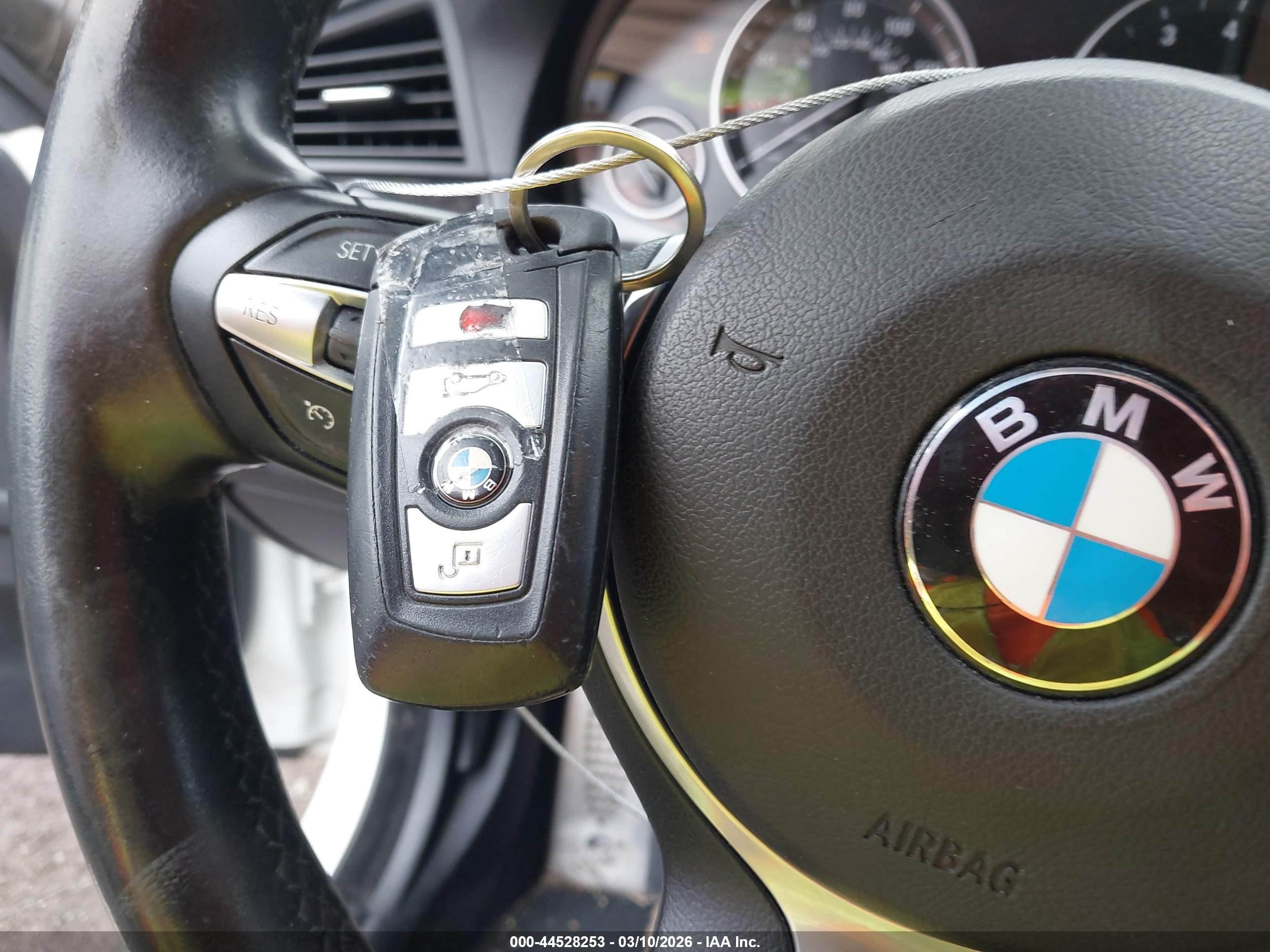 2014 Bmw 528i Xdrive White vin: WBA5A7C55ED612453