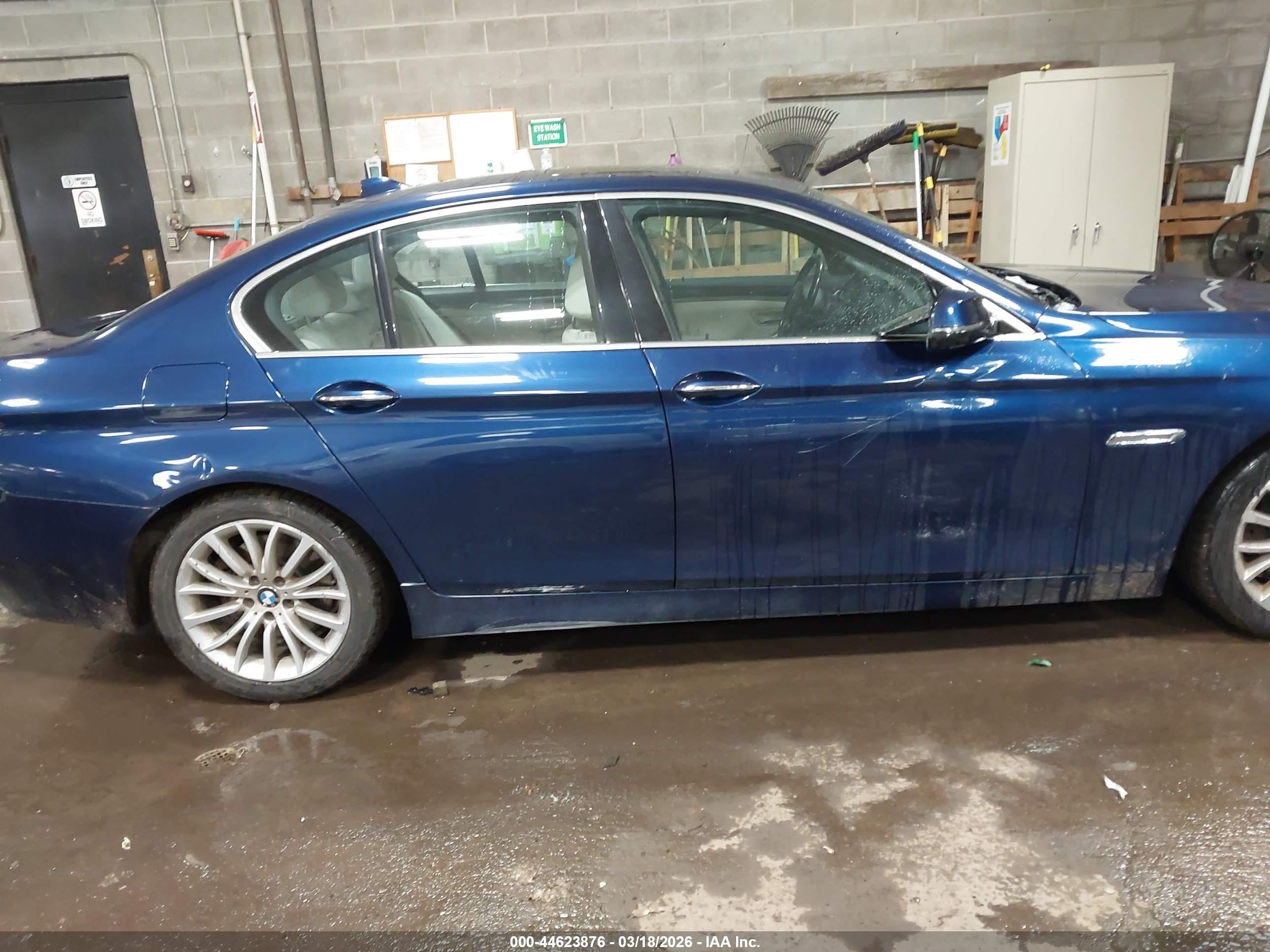2015 Bmw 528i Xdrive Blue vin: WBA5A7C55FD627357