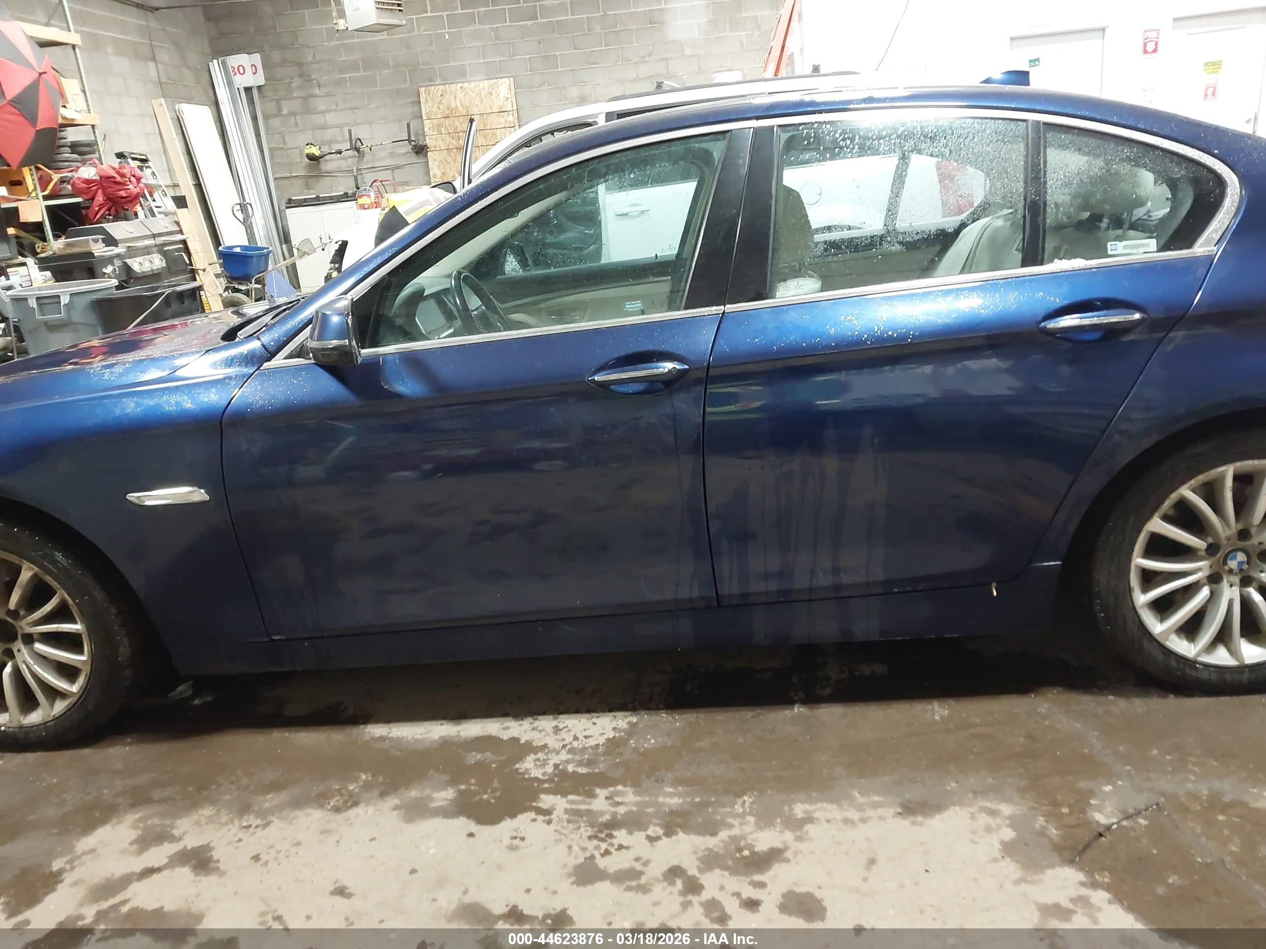 2015 Bmw 528i Xdrive Blue vin: WBA5A7C55FD627357