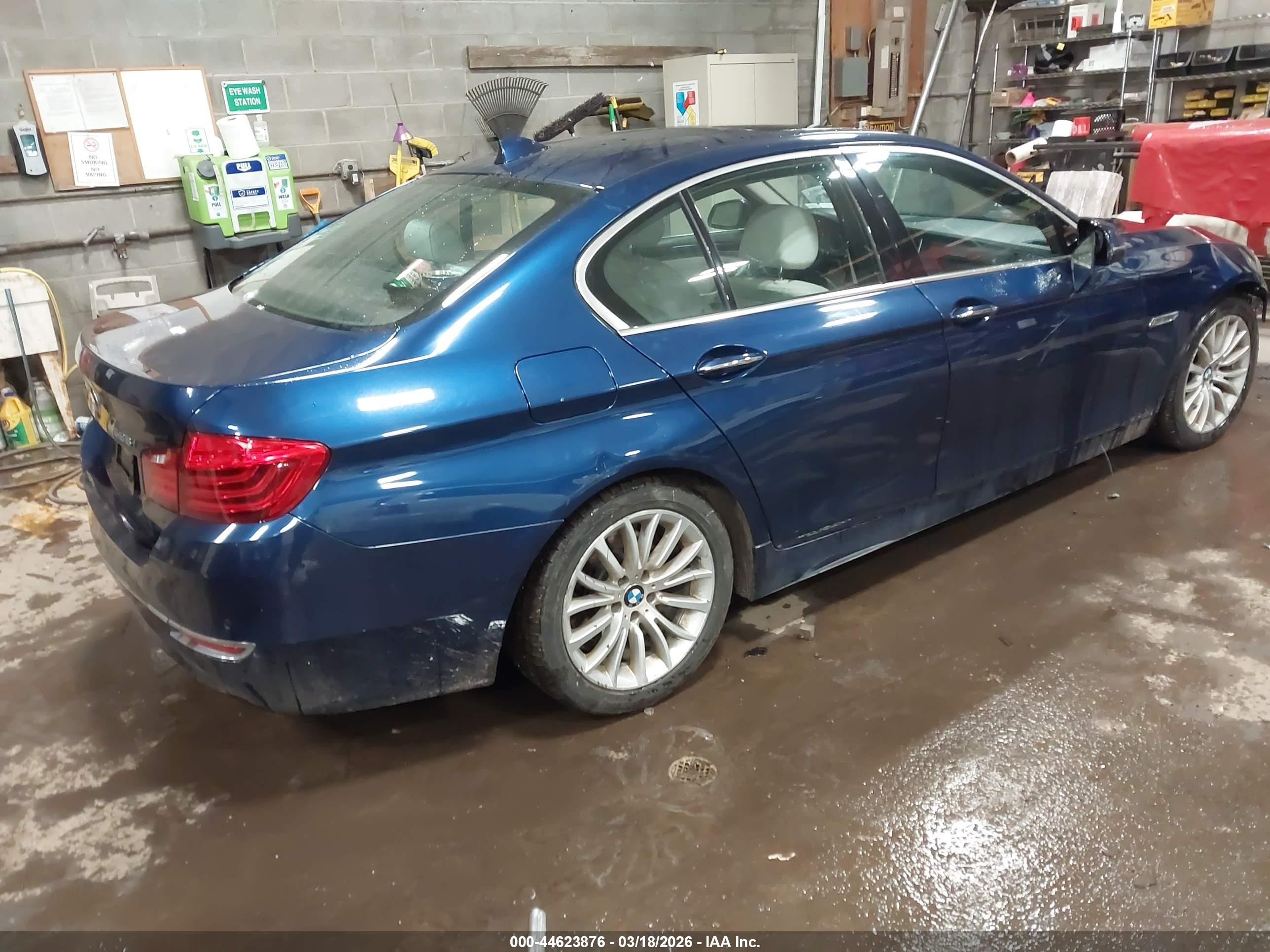 2015 Bmw 528i Xdrive Blue vin: WBA5A7C55FD627357