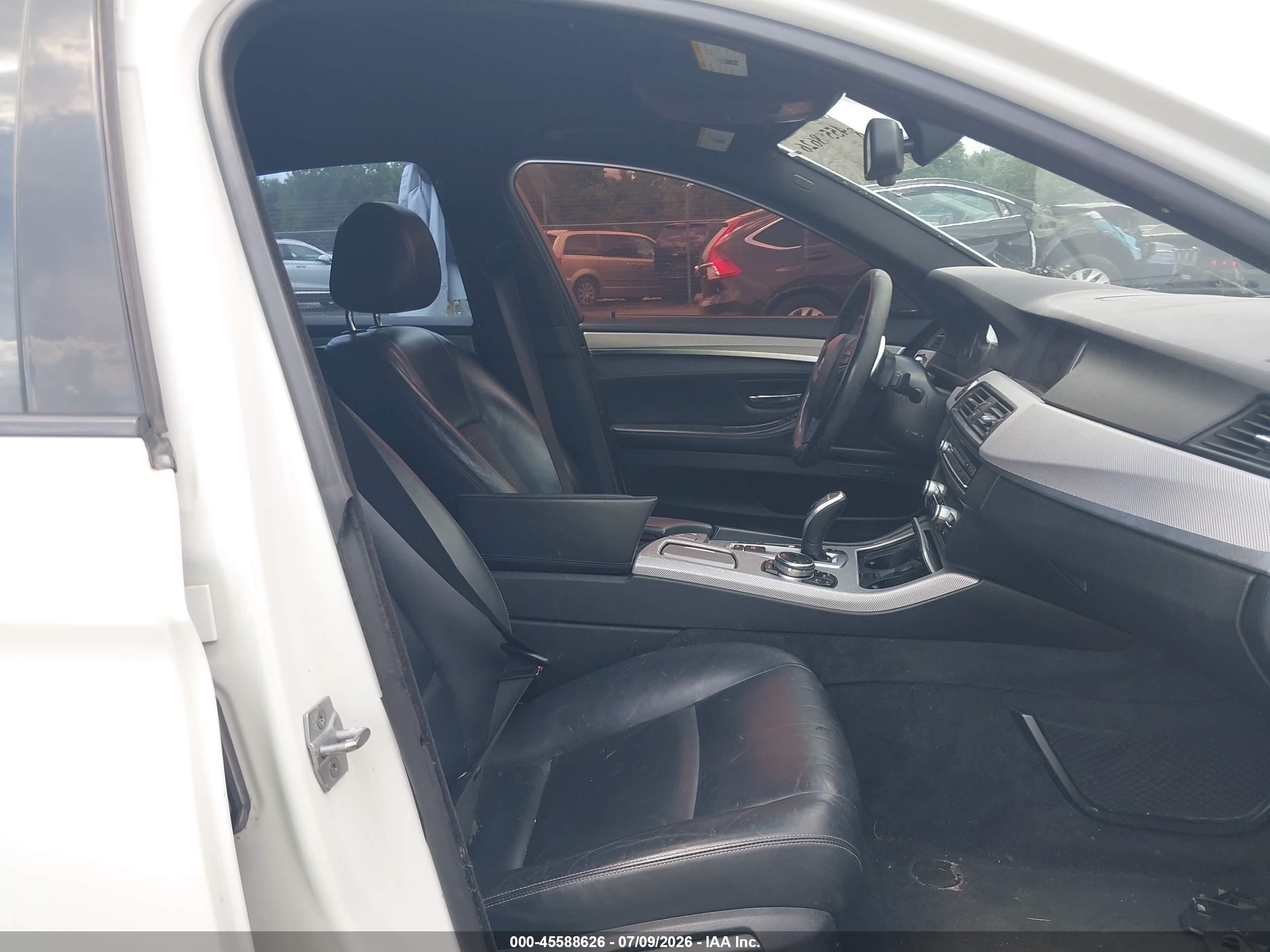 2015 Bmw 528i Xdrive White vin: WBA5A7C58FD621312