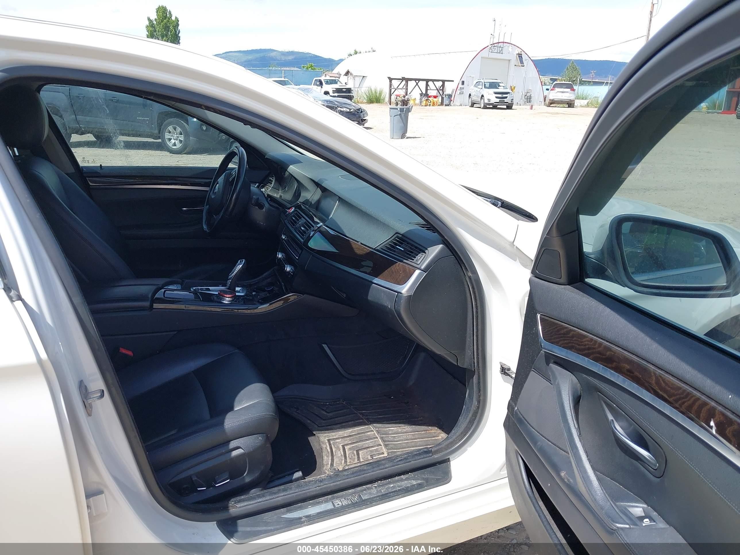 2015 Bmw 528i Xdrive White vin: WBA5A7C58FD624789