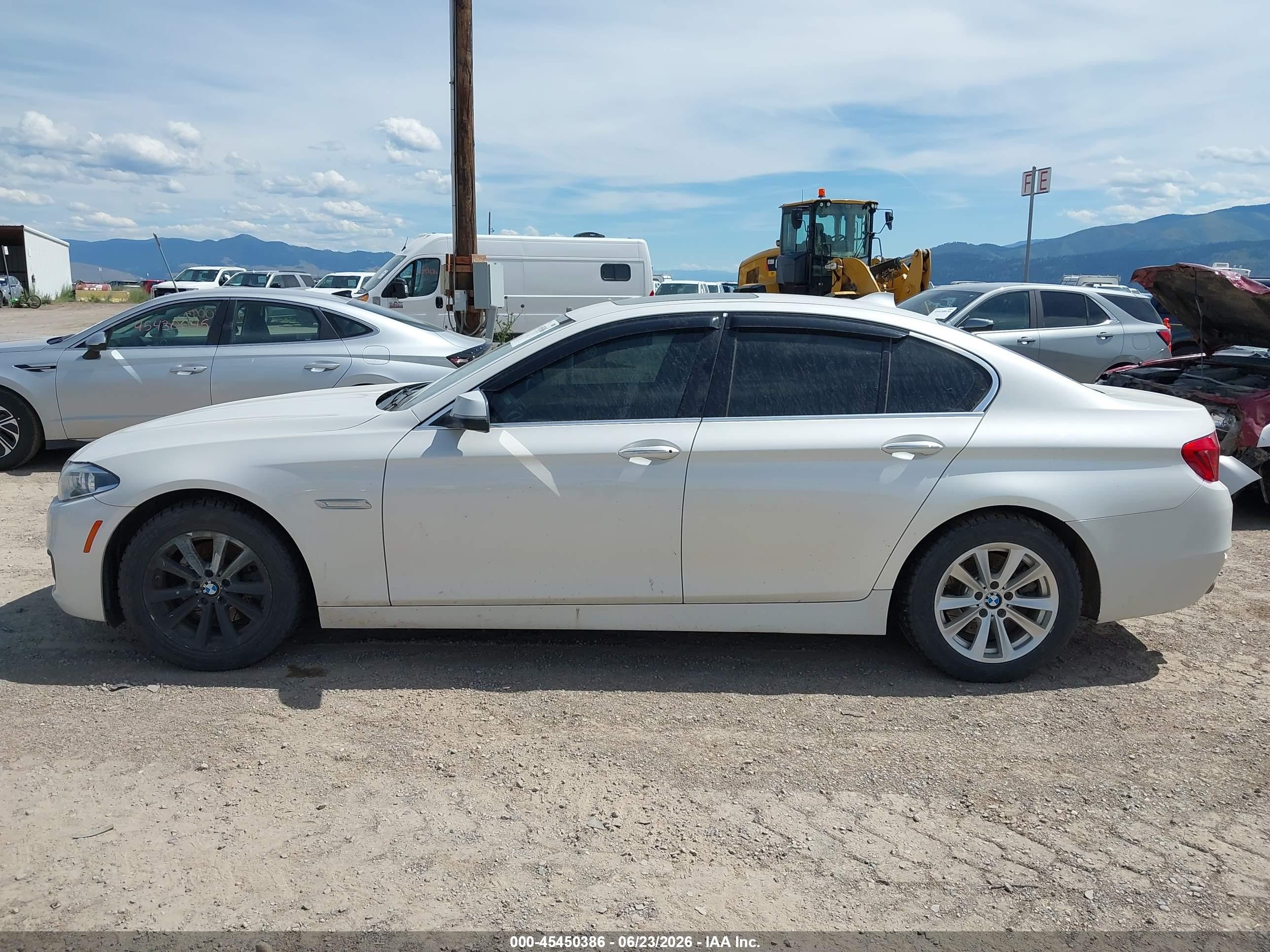2015 Bmw 528i Xdrive White vin: WBA5A7C58FD624789