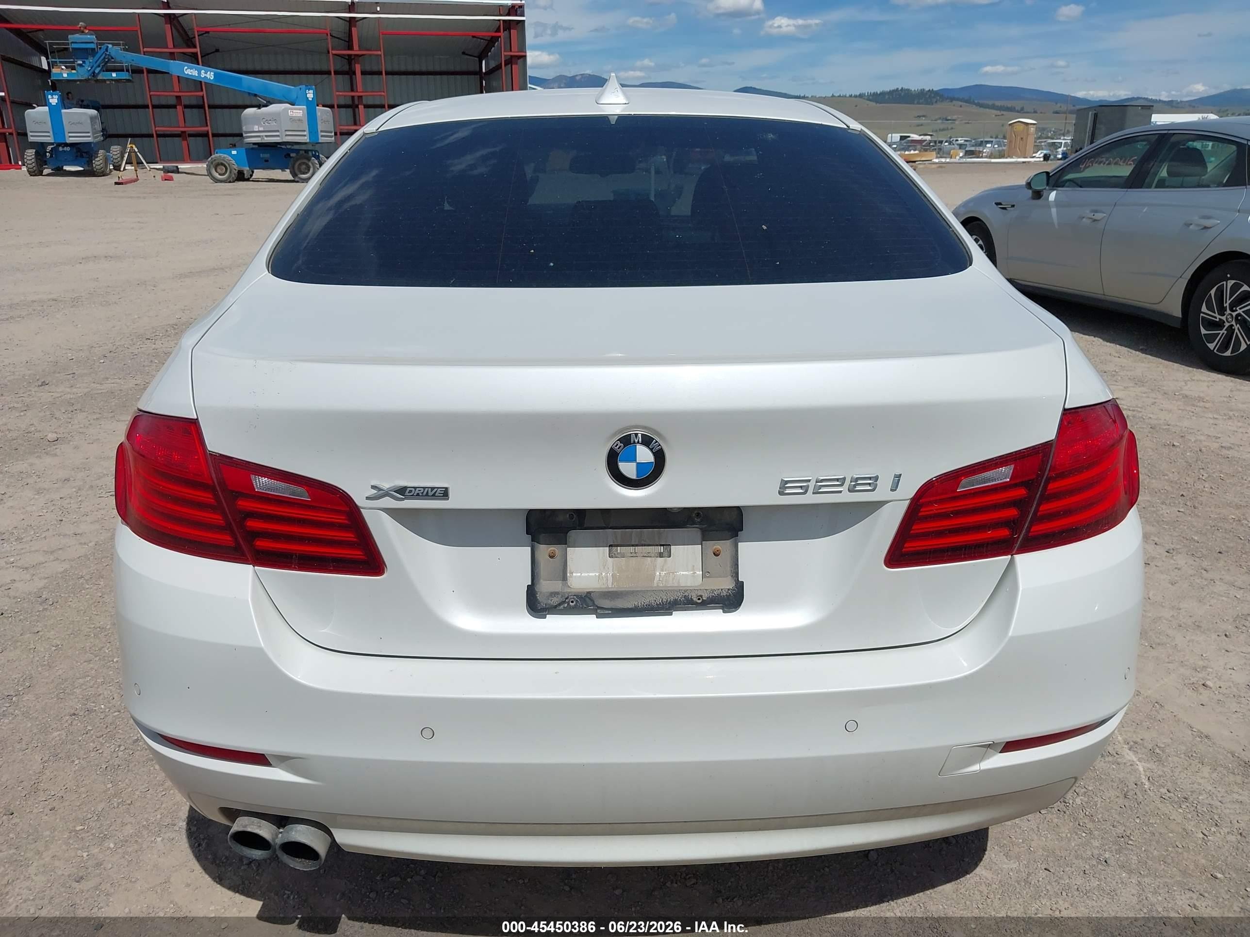 2015 Bmw 528i Xdrive White vin: WBA5A7C58FD624789