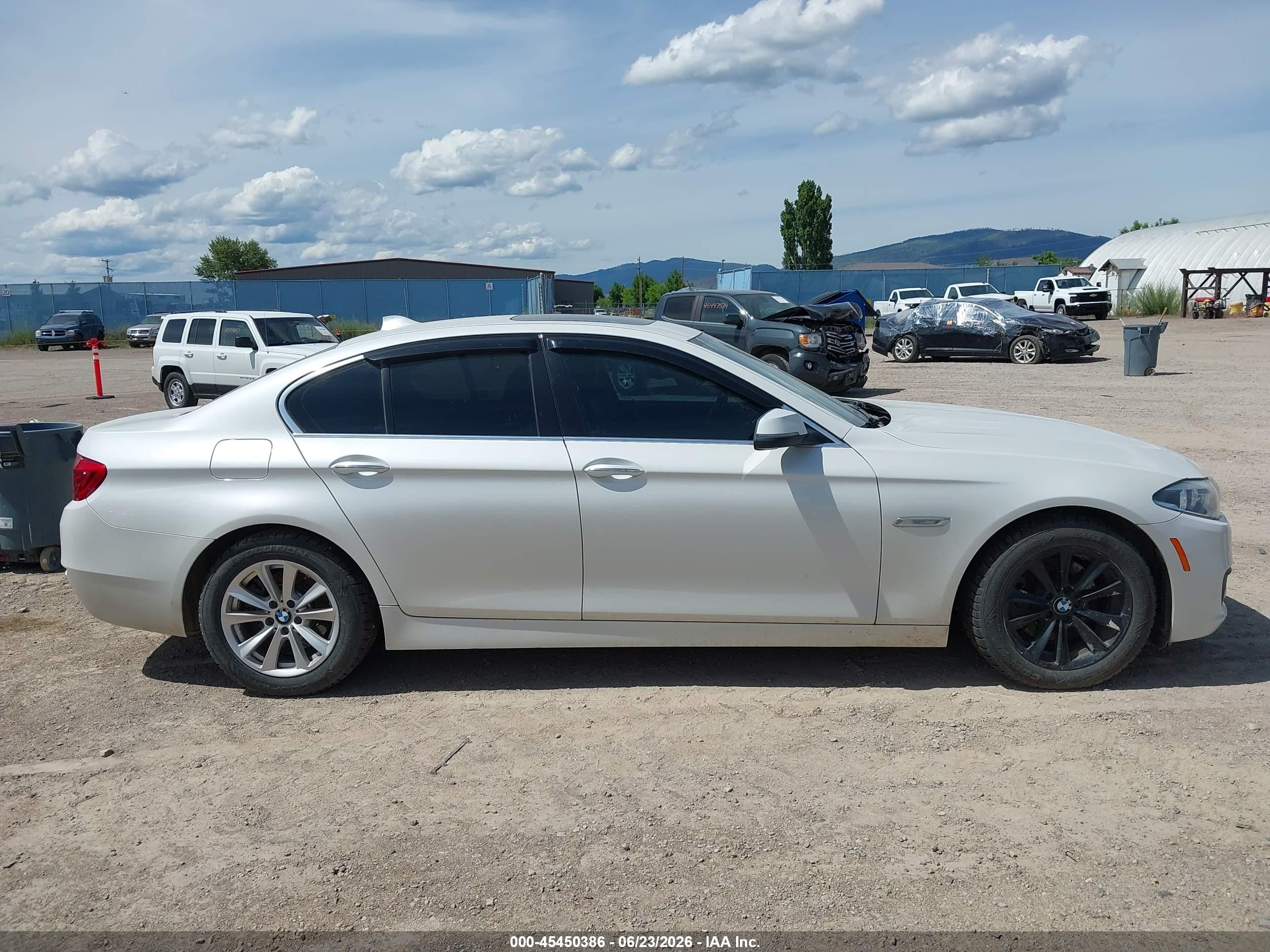 2015 Bmw 528i Xdrive White vin: WBA5A7C58FD624789