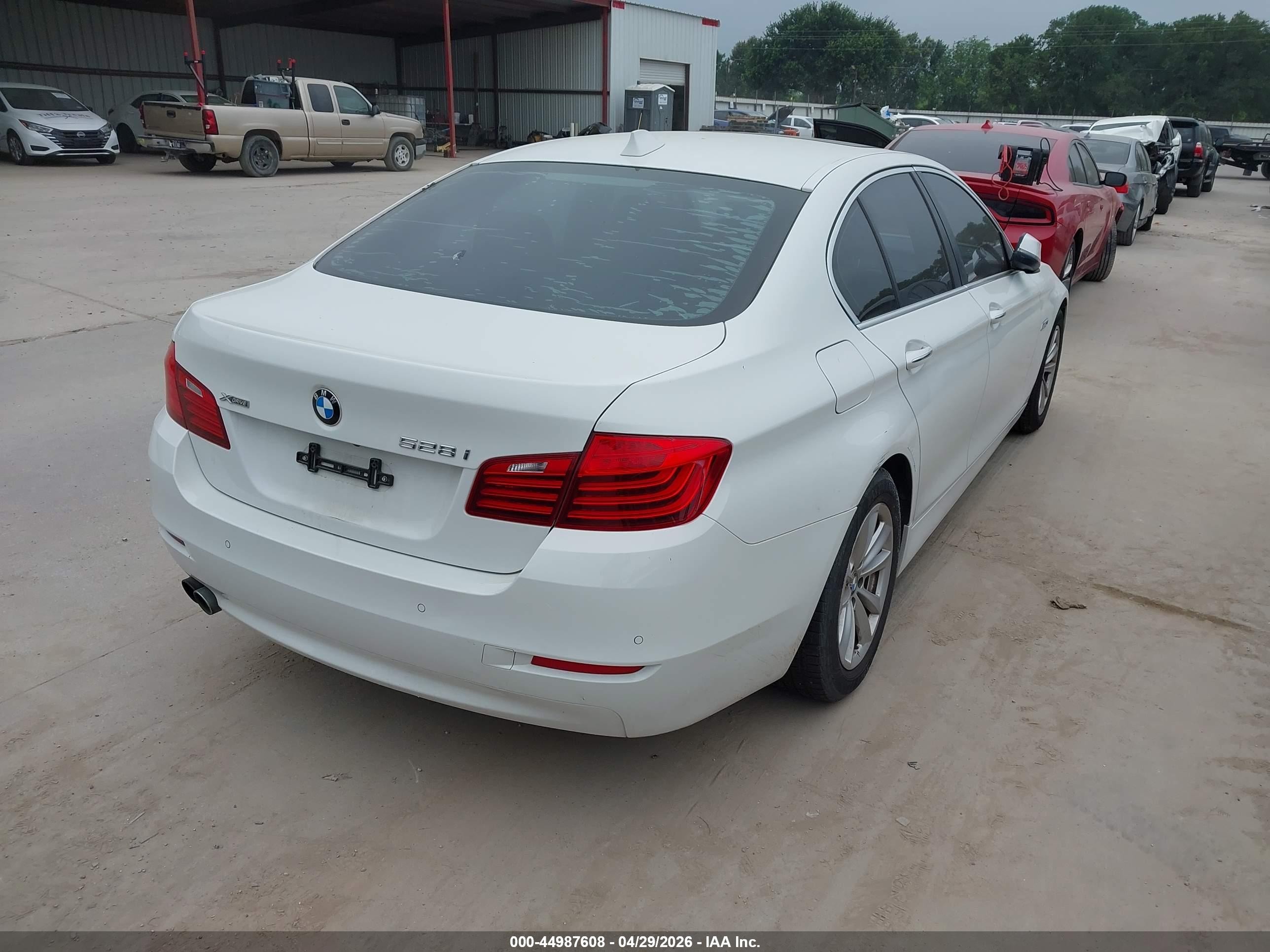 2014 Bmw 528i Xdrive White vin: WBA5A7C59ED616859
