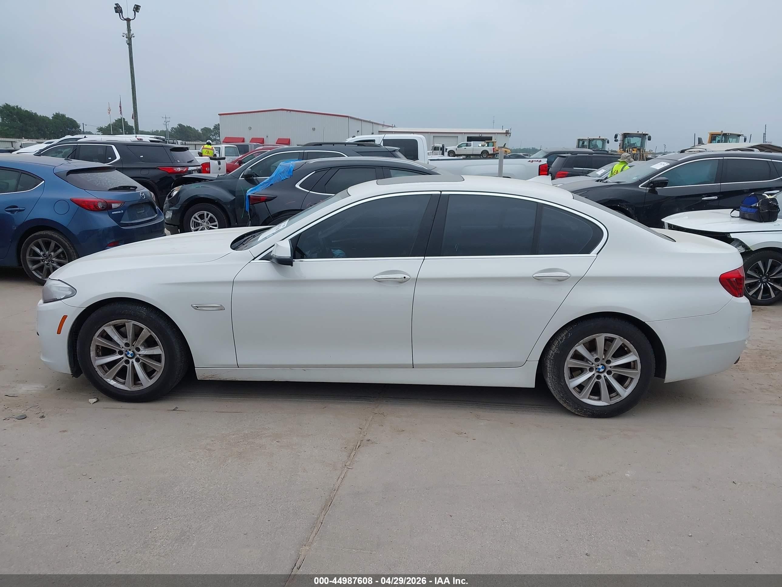 2014 Bmw 528i Xdrive White vin: WBA5A7C59ED616859