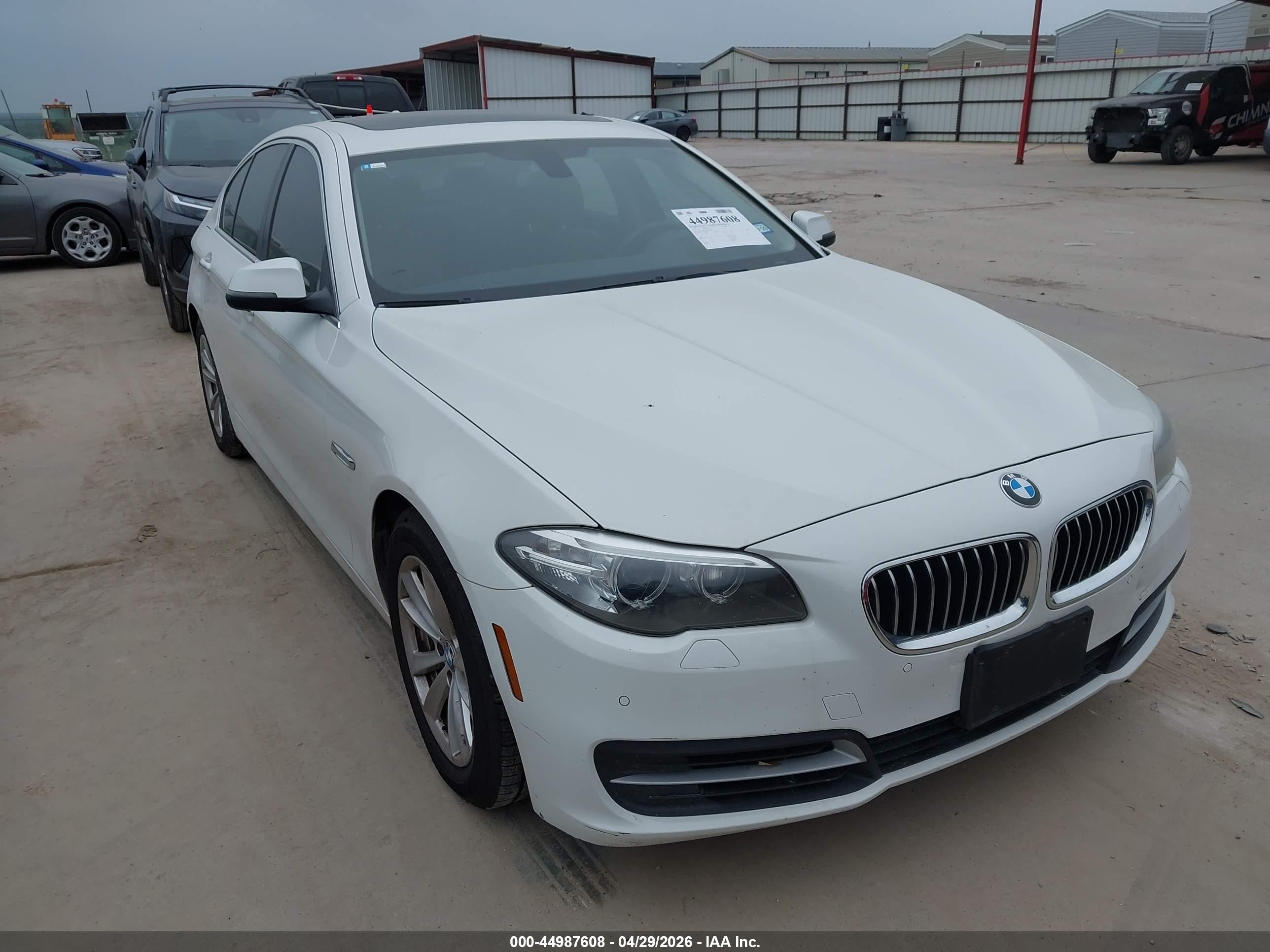 2014 Bmw 528i Xdrive White vin: WBA5A7C59ED616859