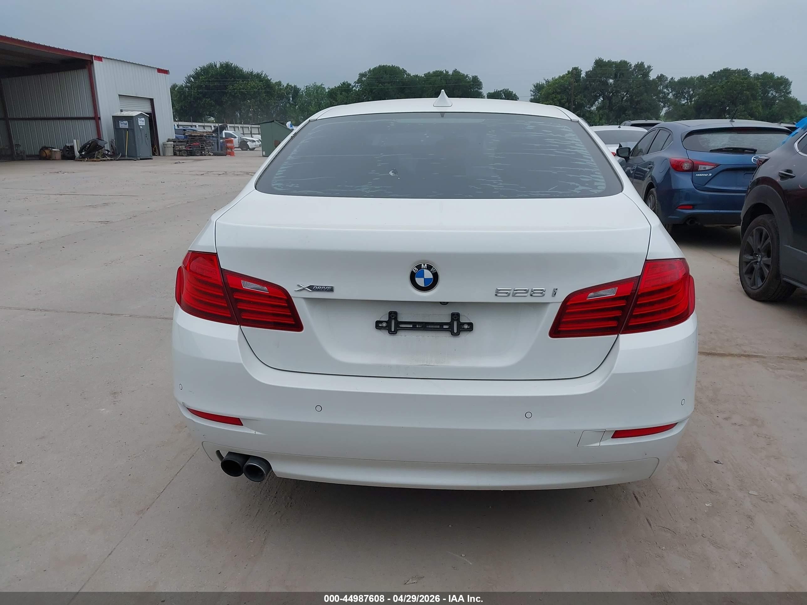 2014 Bmw 528i Xdrive White vin: WBA5A7C59ED616859