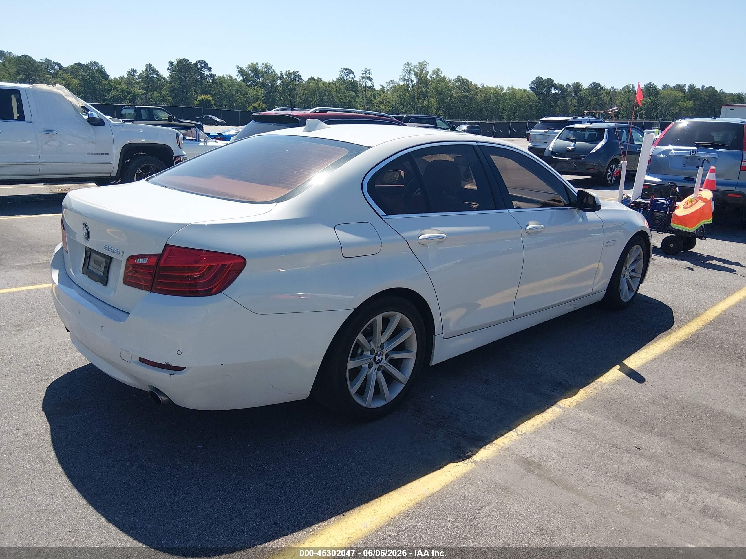 2015 Bmw 535i   Белый vin: WBA5B1C59FG126657