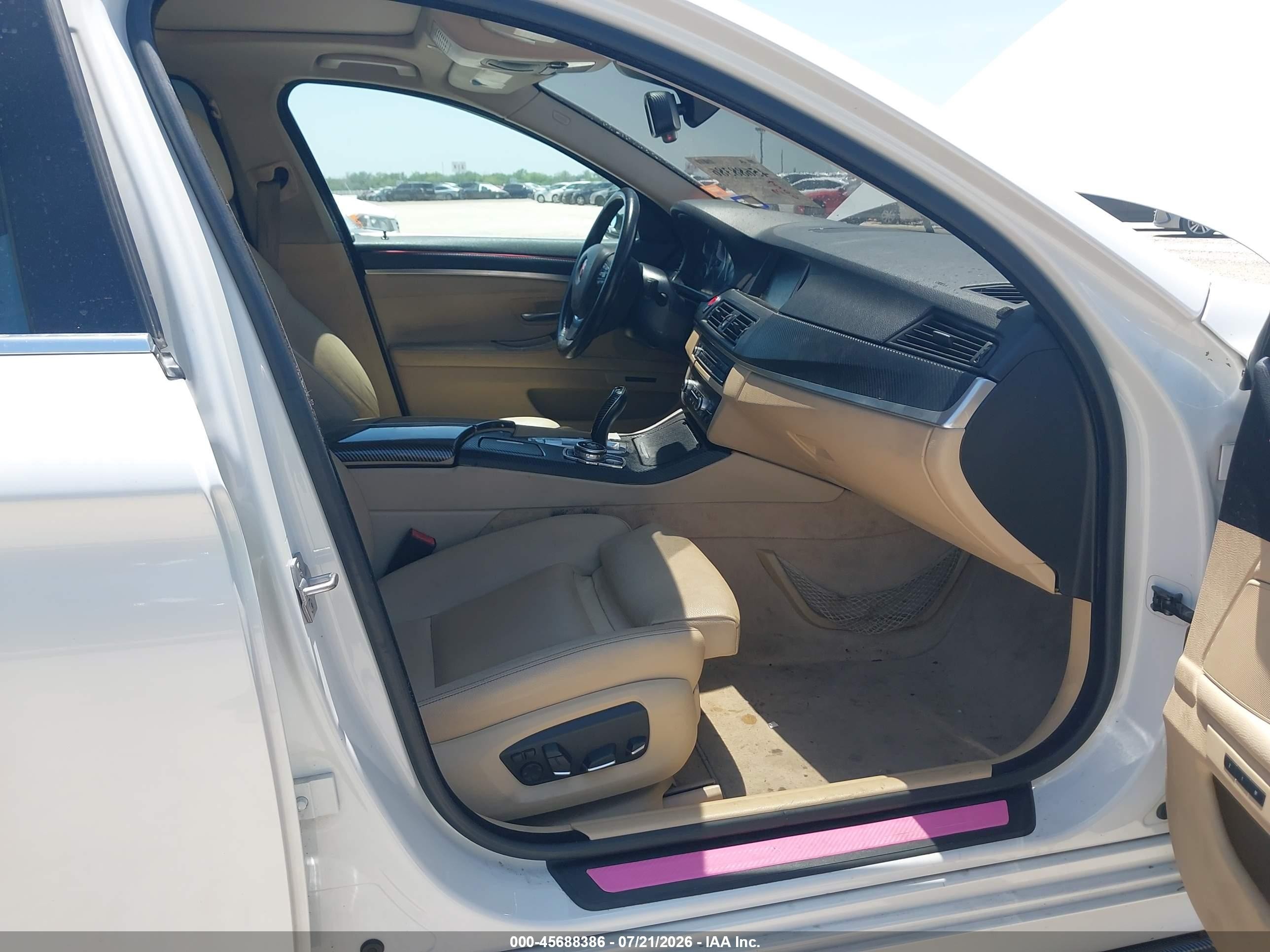 2014 Bmw 535i Xdrive White vin: WBA5B3C50ED535173