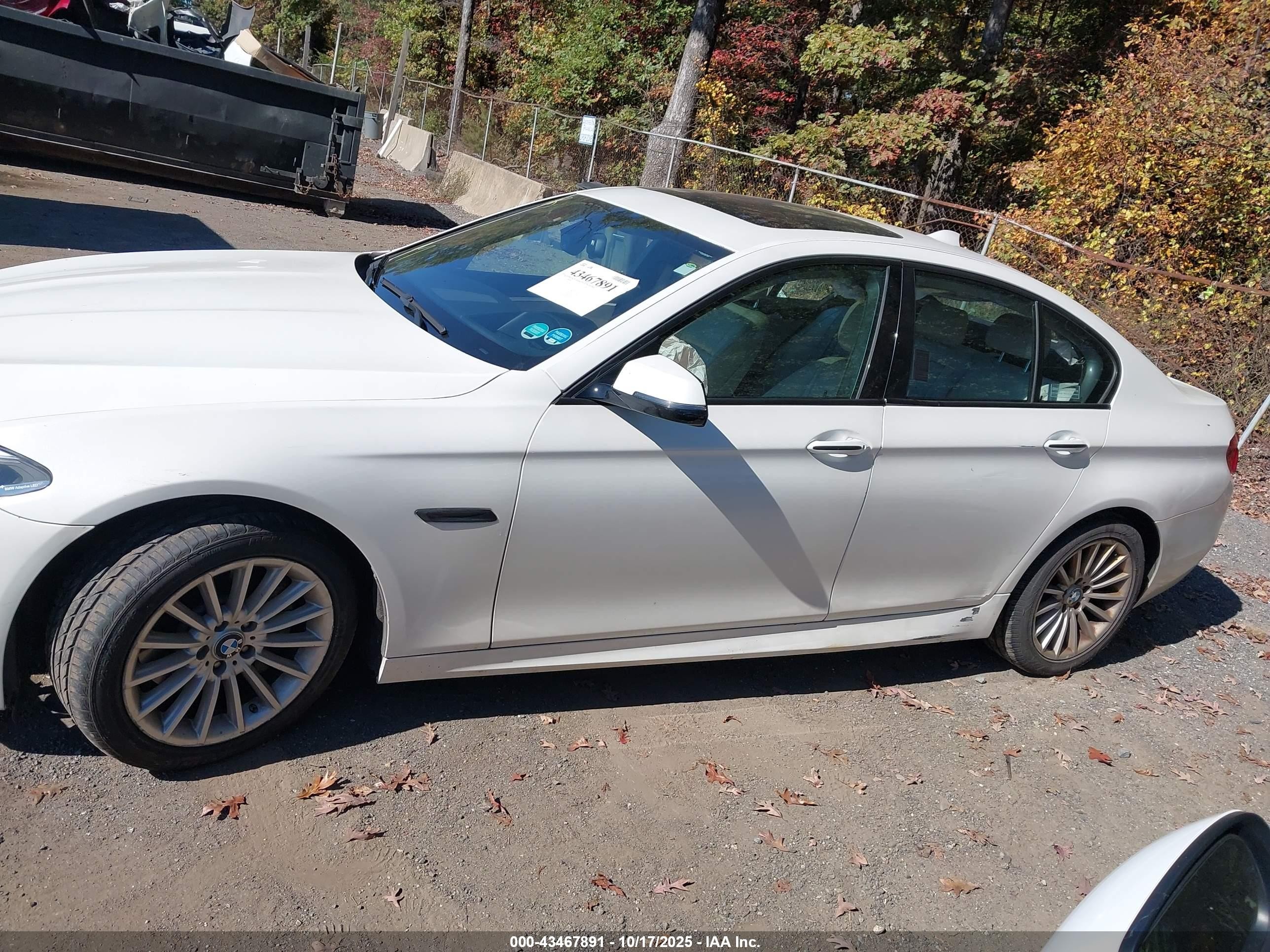 2015 Bmw 535i Xdrive White vin: WBA5B3C51FD540769