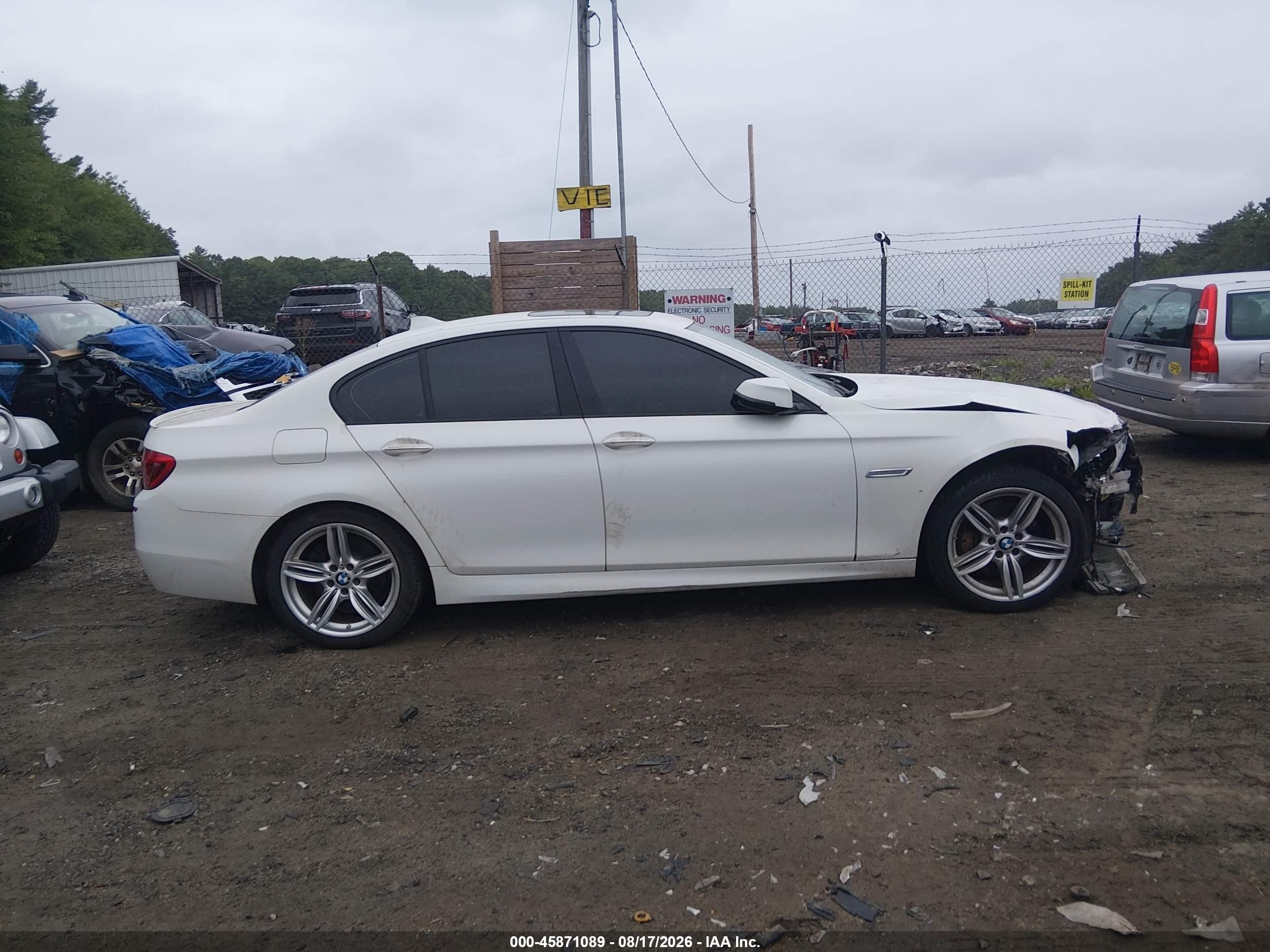 2014 Bmw 535i Xdrive White vin: WBA5B3C59ED535656