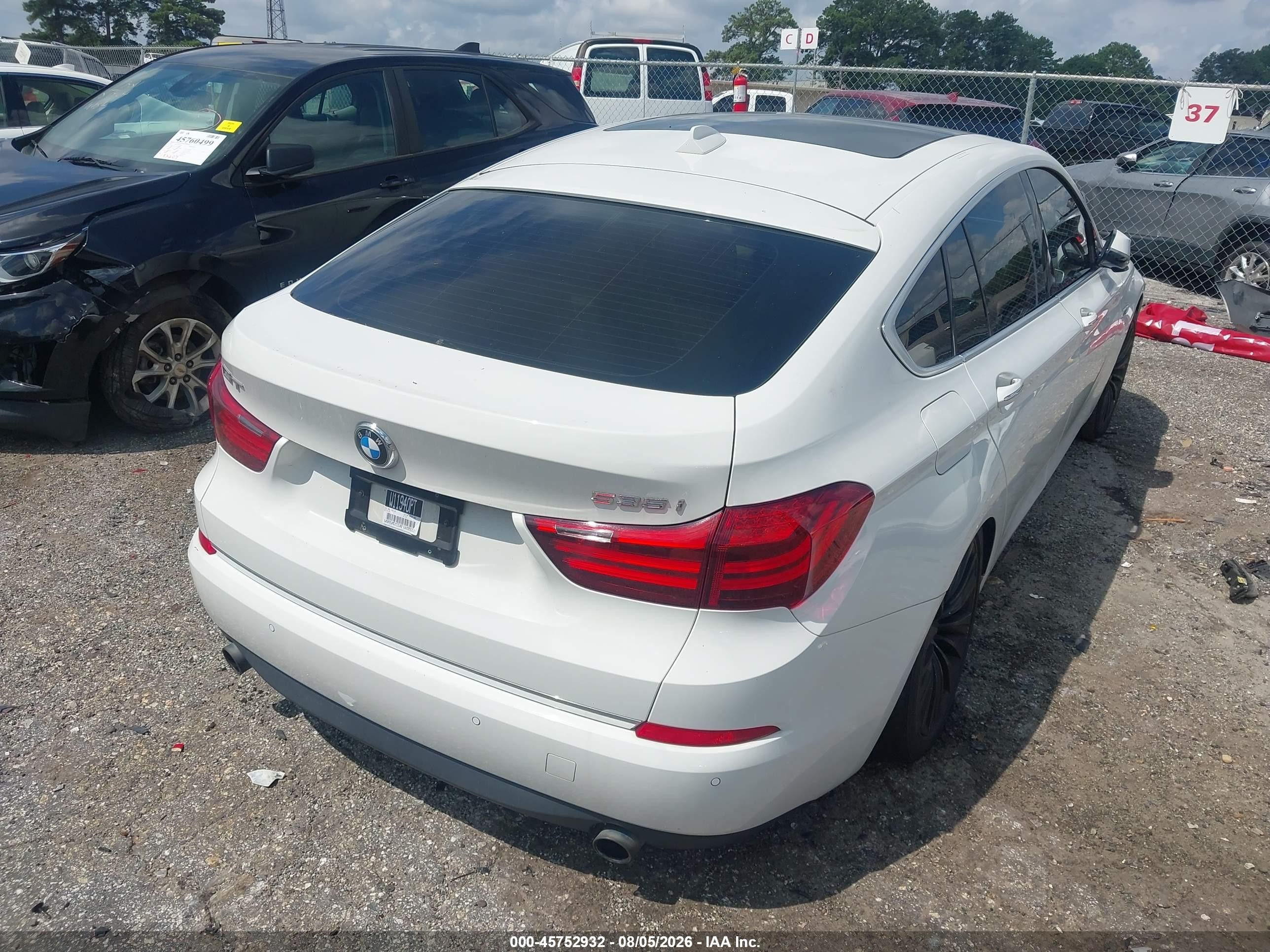 2015 Bmw 535i Gran Turismo   White vin: WBA5M2C5XFGH99251
