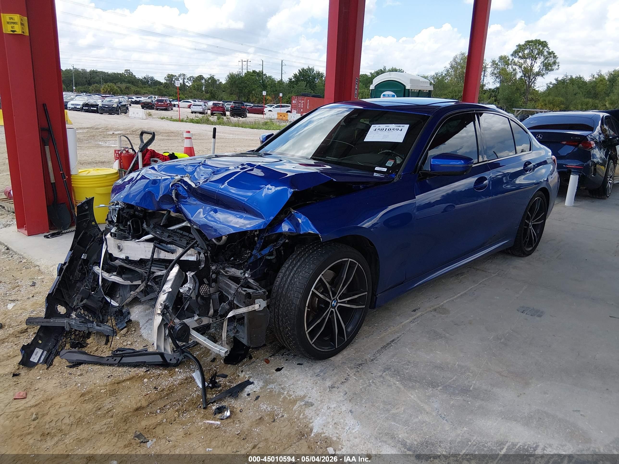 2019 Bmw 330i   Blue vin: WBA5R1C59KAE81615