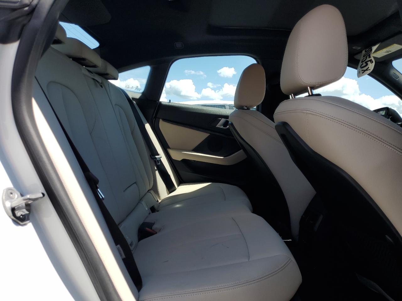 2022 Bmw 228xi    Белый vin: WBA73AK01N7K35835