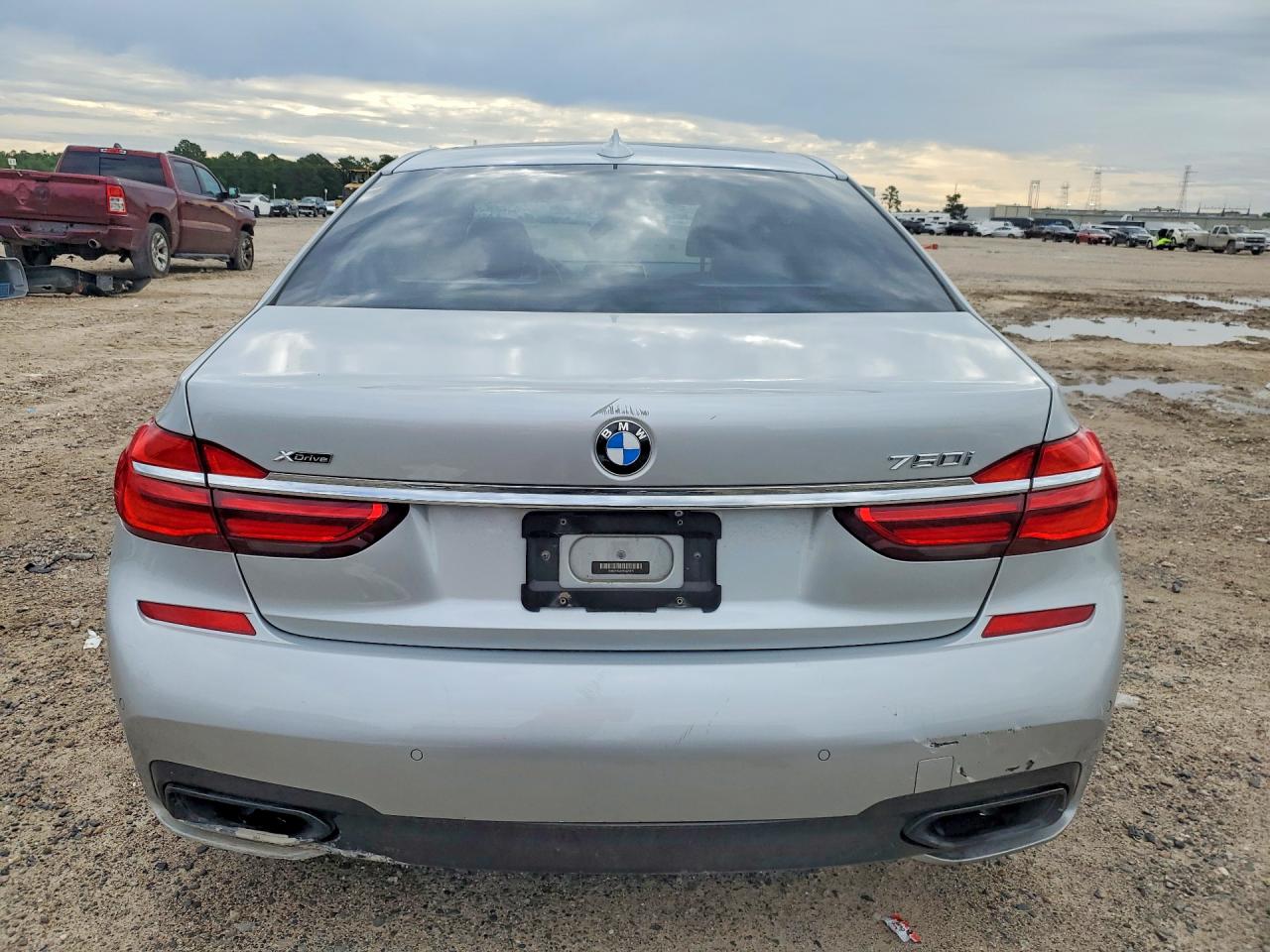2017 Bmw 750 Xi Silver vin: WBA7F2C57HG421875