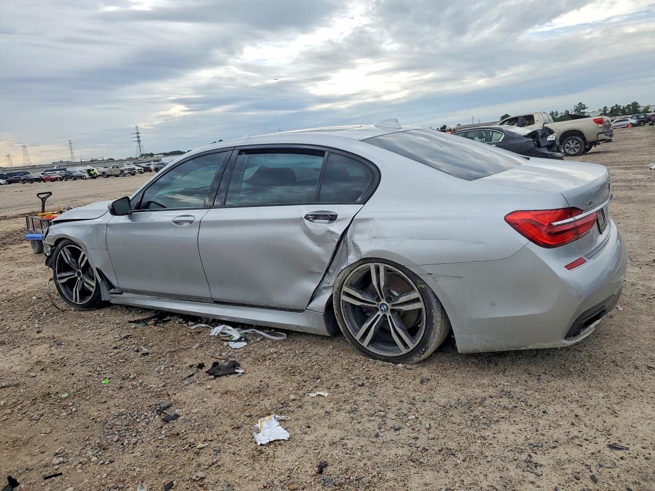 2017 Bmw 750 Xi Silver vin: WBA7F2C57HG421875