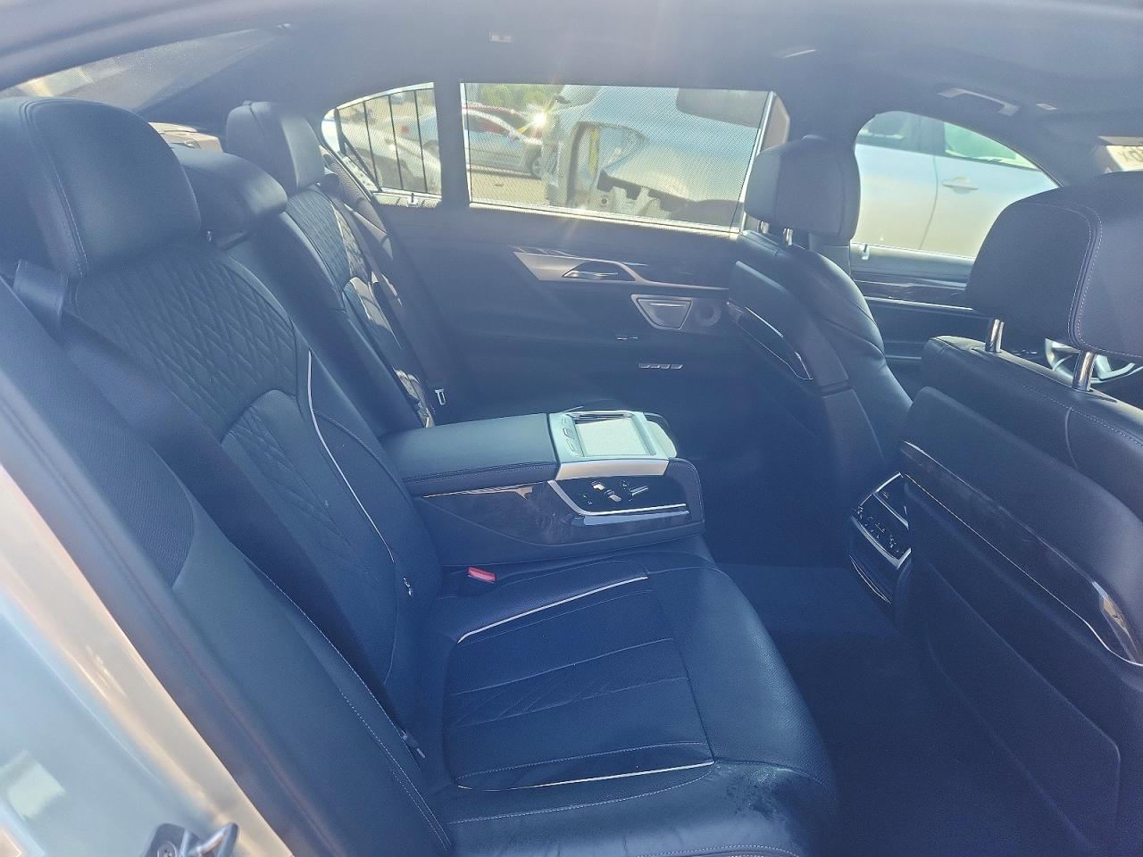 2017 Bmw 750 Xi Серебряный vin: WBA7F2C57HG422394