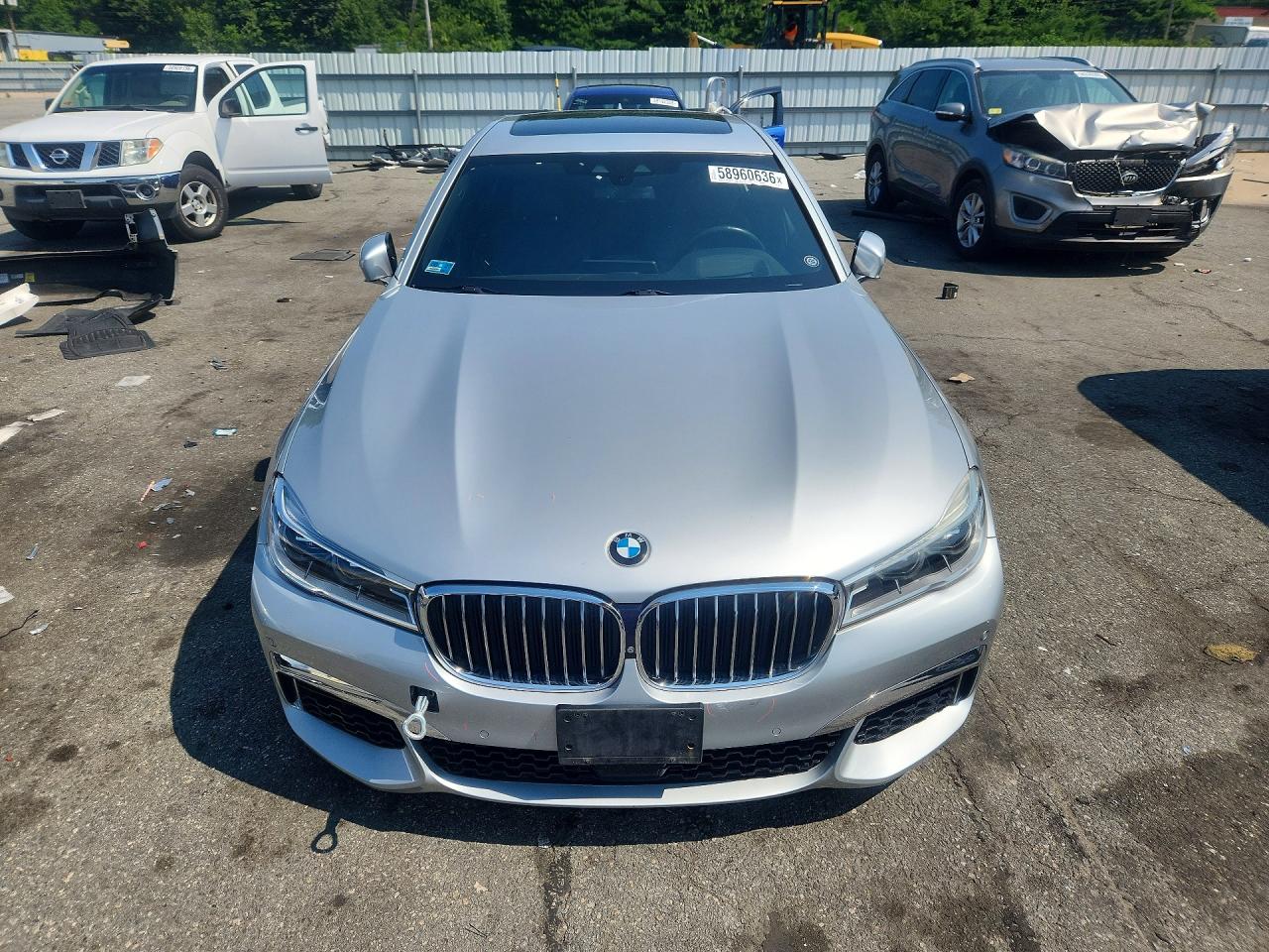 2017 Bmw 750 Xi Серебряный vin: WBA7F2C57HG422394