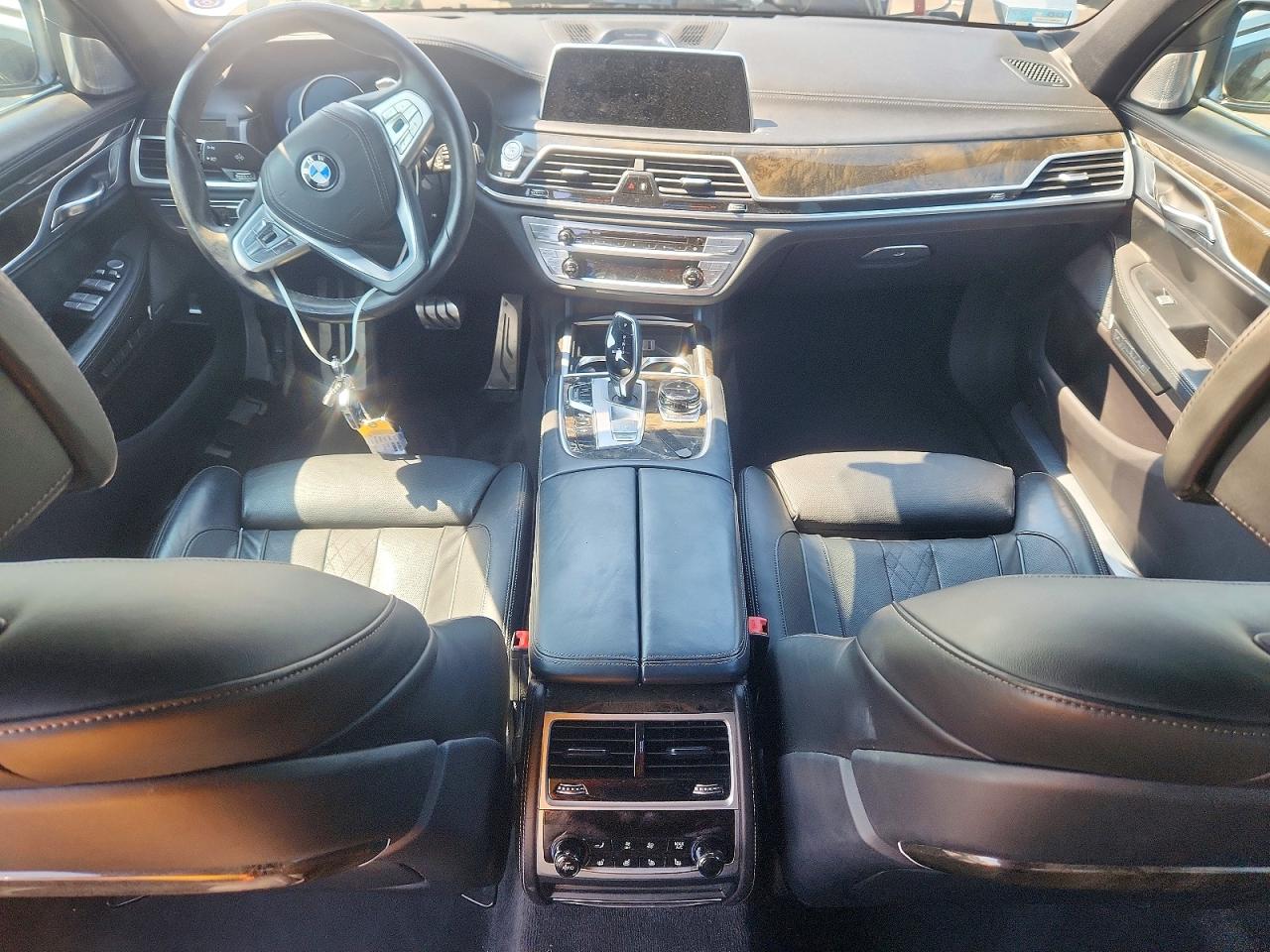 2017 Bmw 750 Xi Серебряный vin: WBA7F2C57HG422394