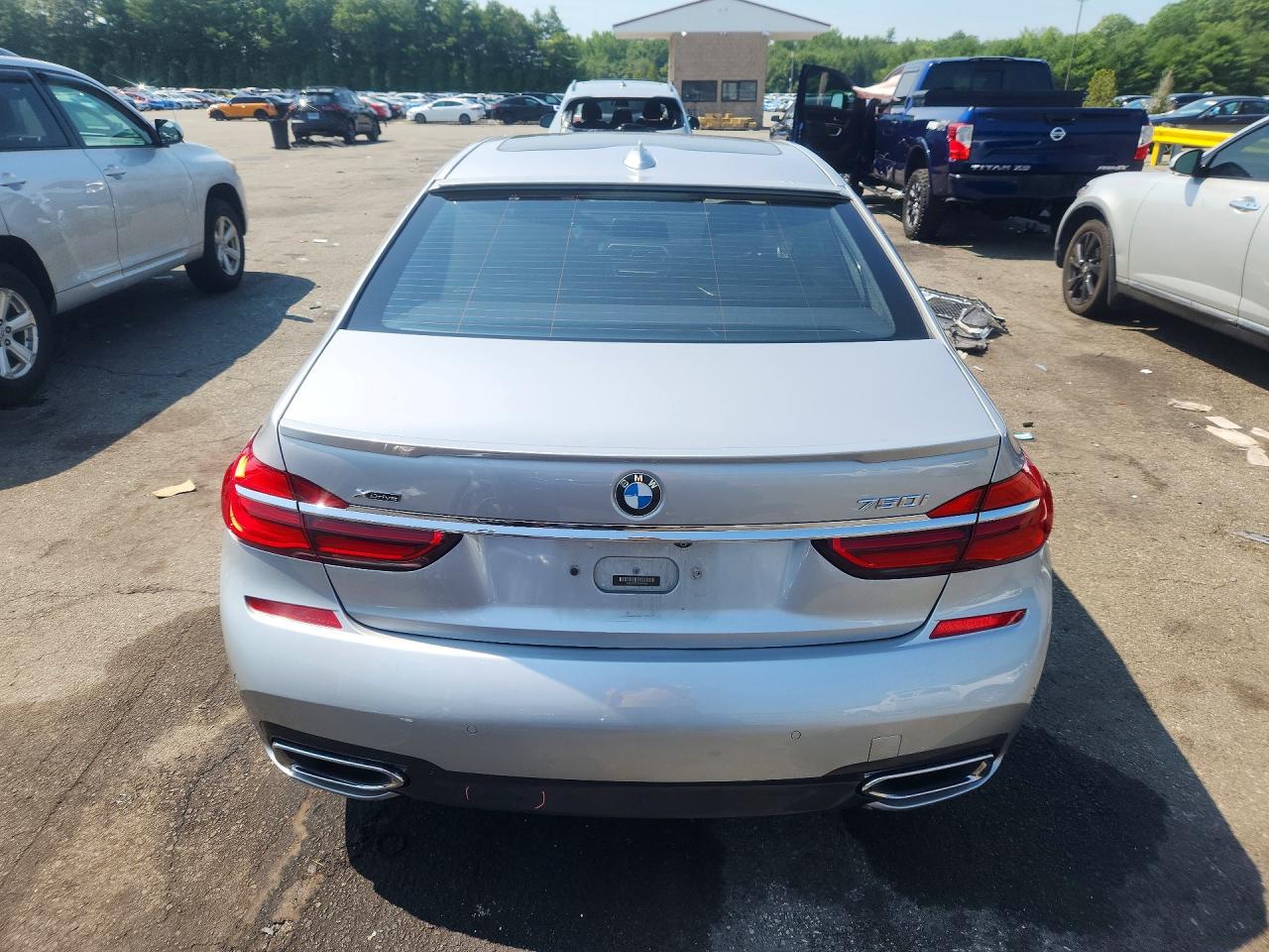 2017 Bmw 750 Xi Серебряный vin: WBA7F2C57HG422394