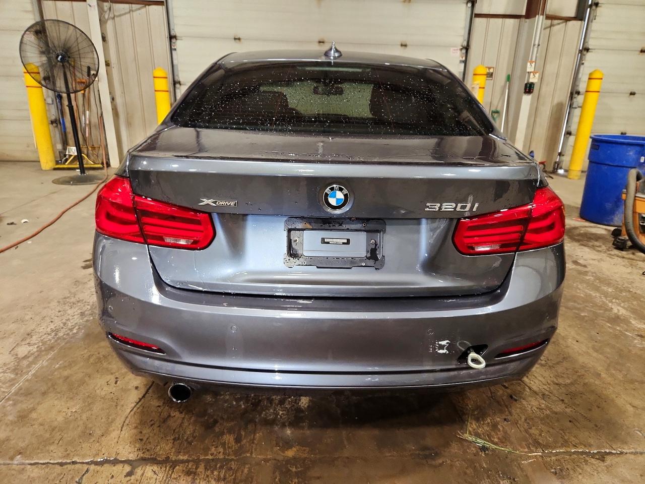 2018 Bmw 320 Xi Gray vin: WBA8A3C51JA499568