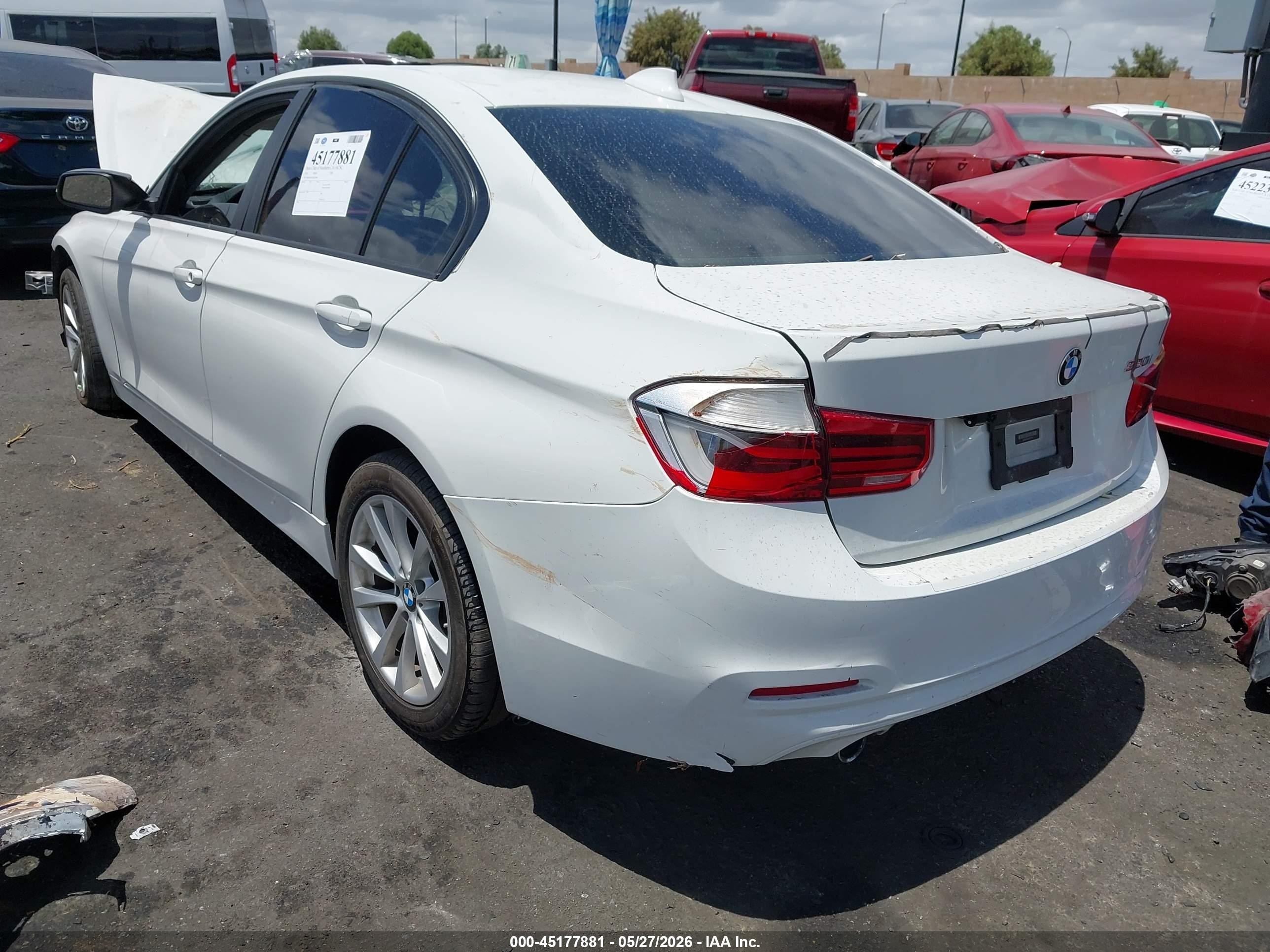 2018 Bmw 320i   White vin: WBA8A9C54JK623460