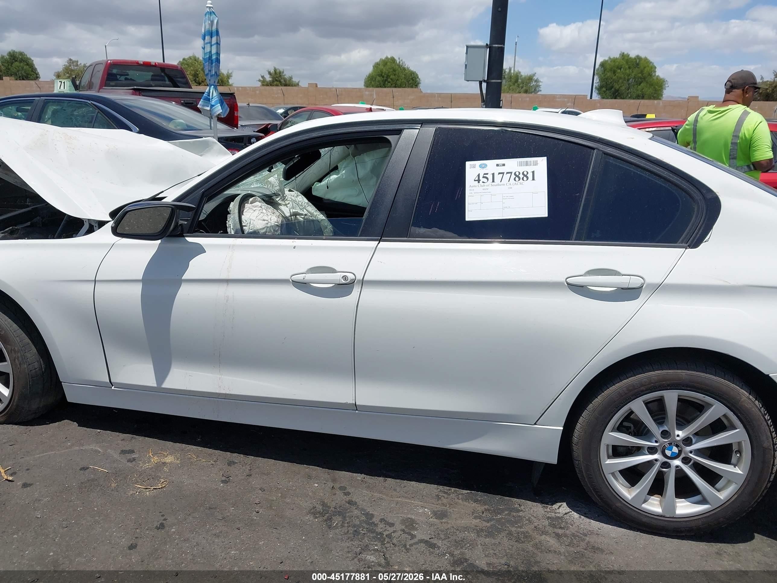 2018 Bmw 320i   White vin: WBA8A9C54JK623460