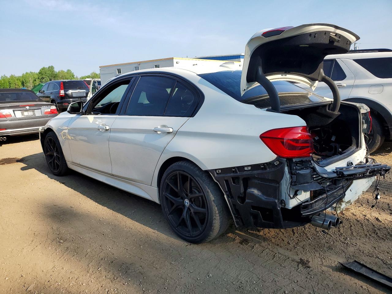 2018 Bmw 330 Xi White vin: WBA8D9C53JA614925