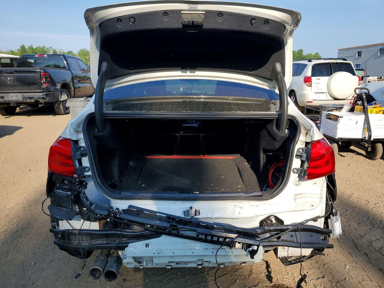 2018 Bmw 330 Xi White vin: WBA8D9C53JA614925