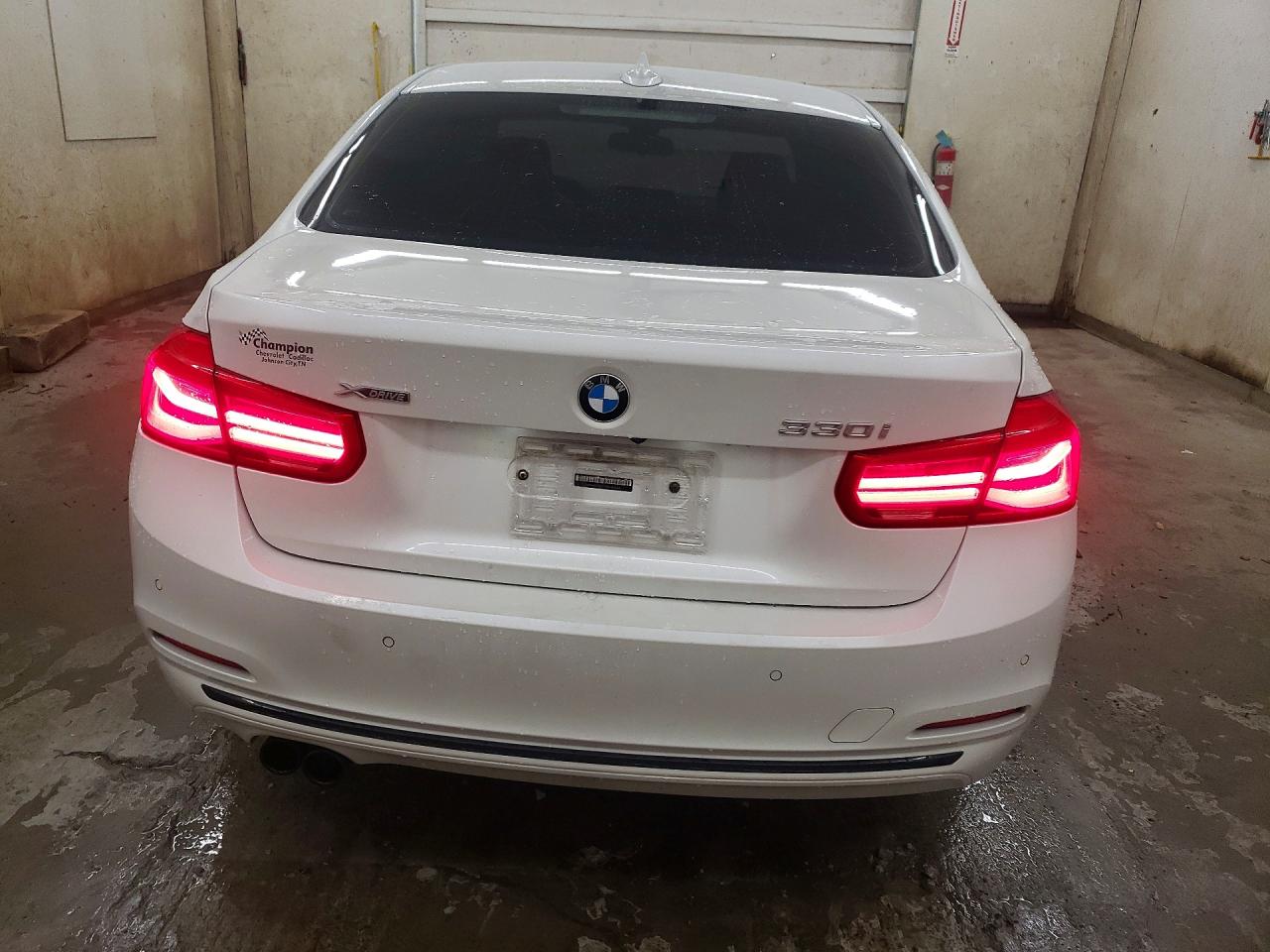 2017 Bmw 330 Xi White vin: WBA8D9G37HNU63664