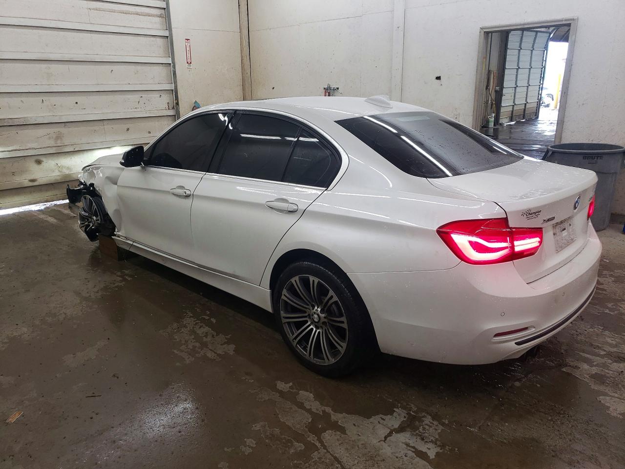 2017 Bmw 330 Xi White vin: WBA8D9G37HNU63664