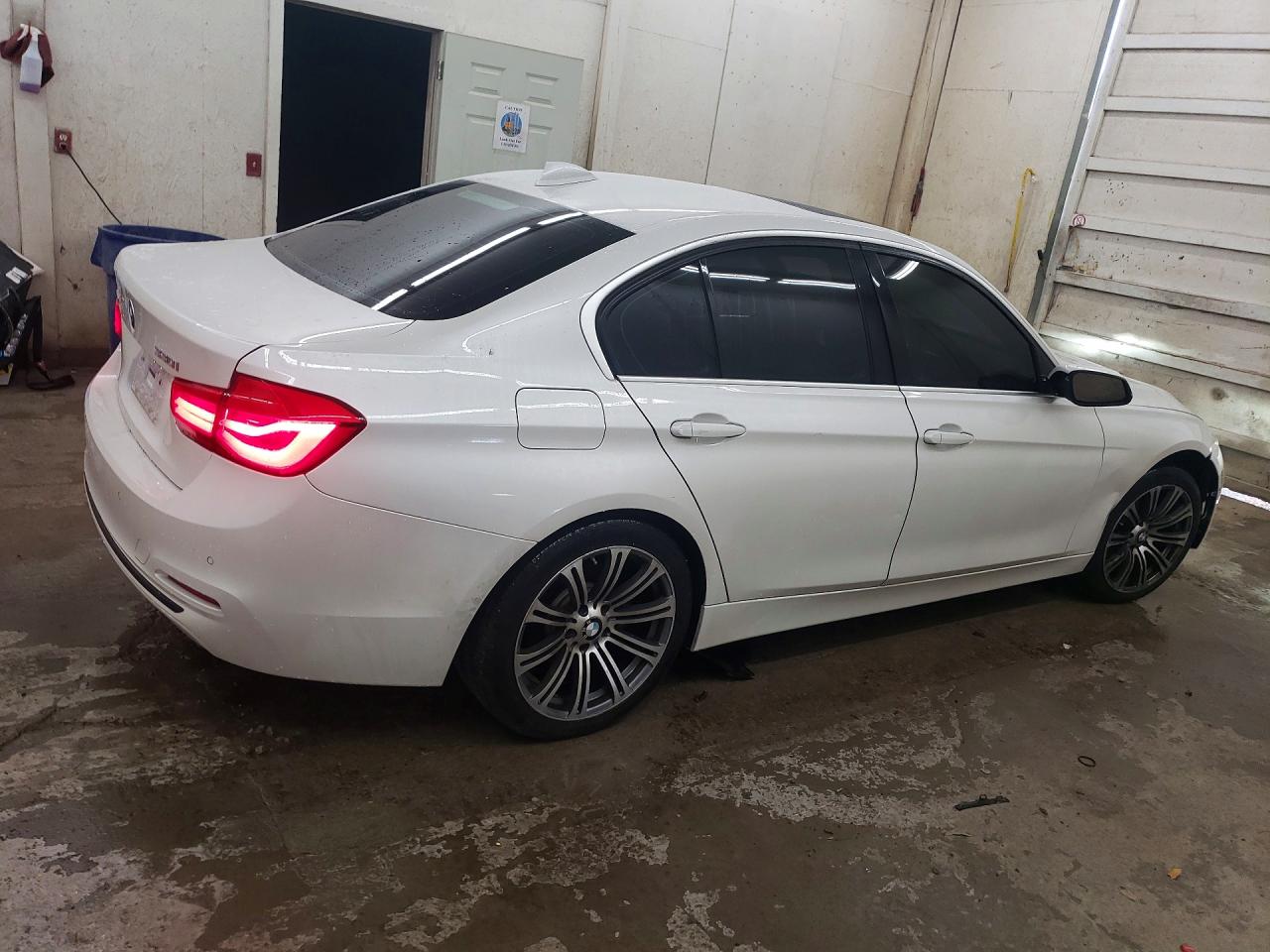 2017 Bmw 330 Xi White vin: WBA8D9G37HNU63664