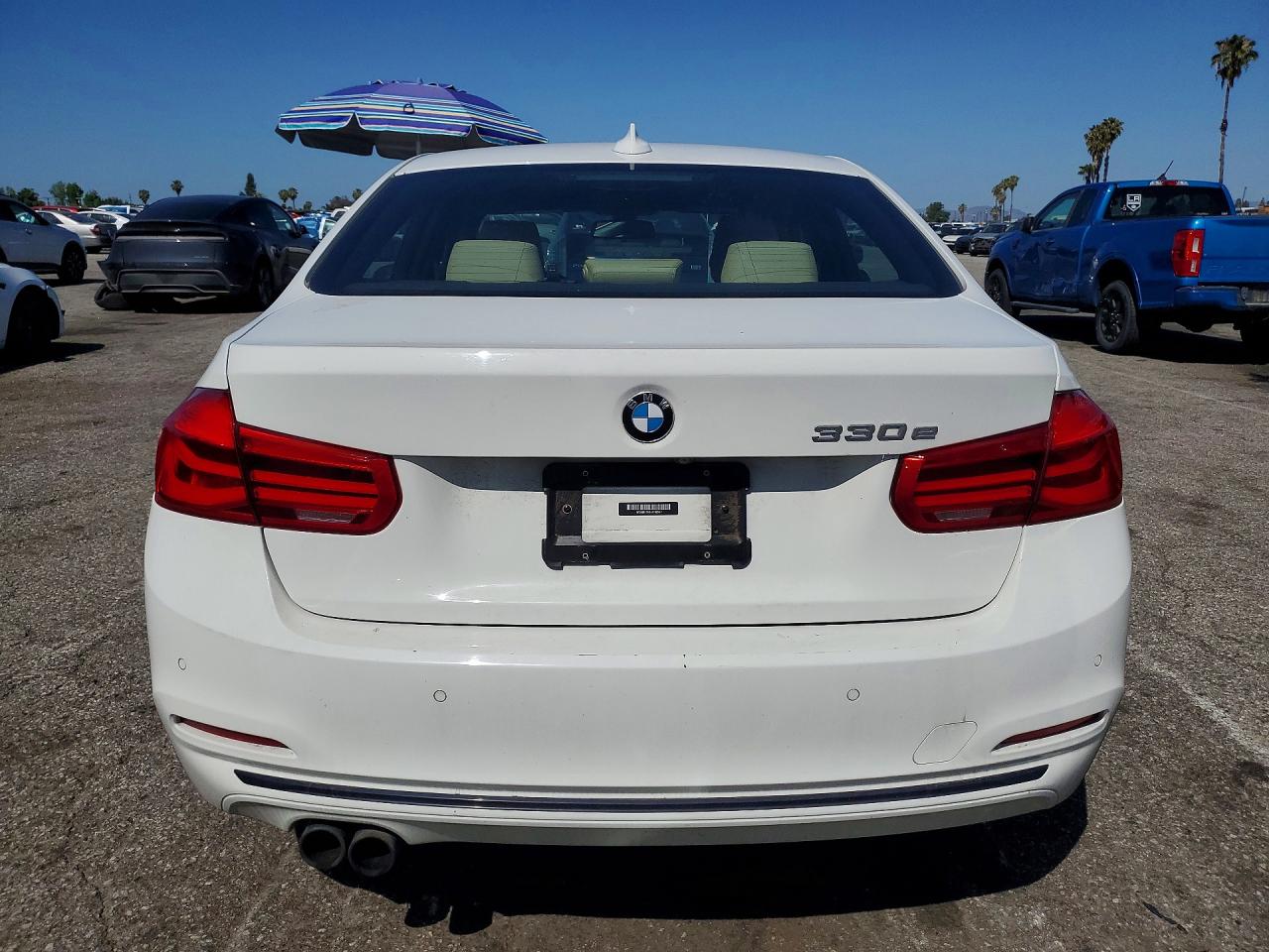 2018 Bmw 330e Белый vin: WBA8E1C52JA180317