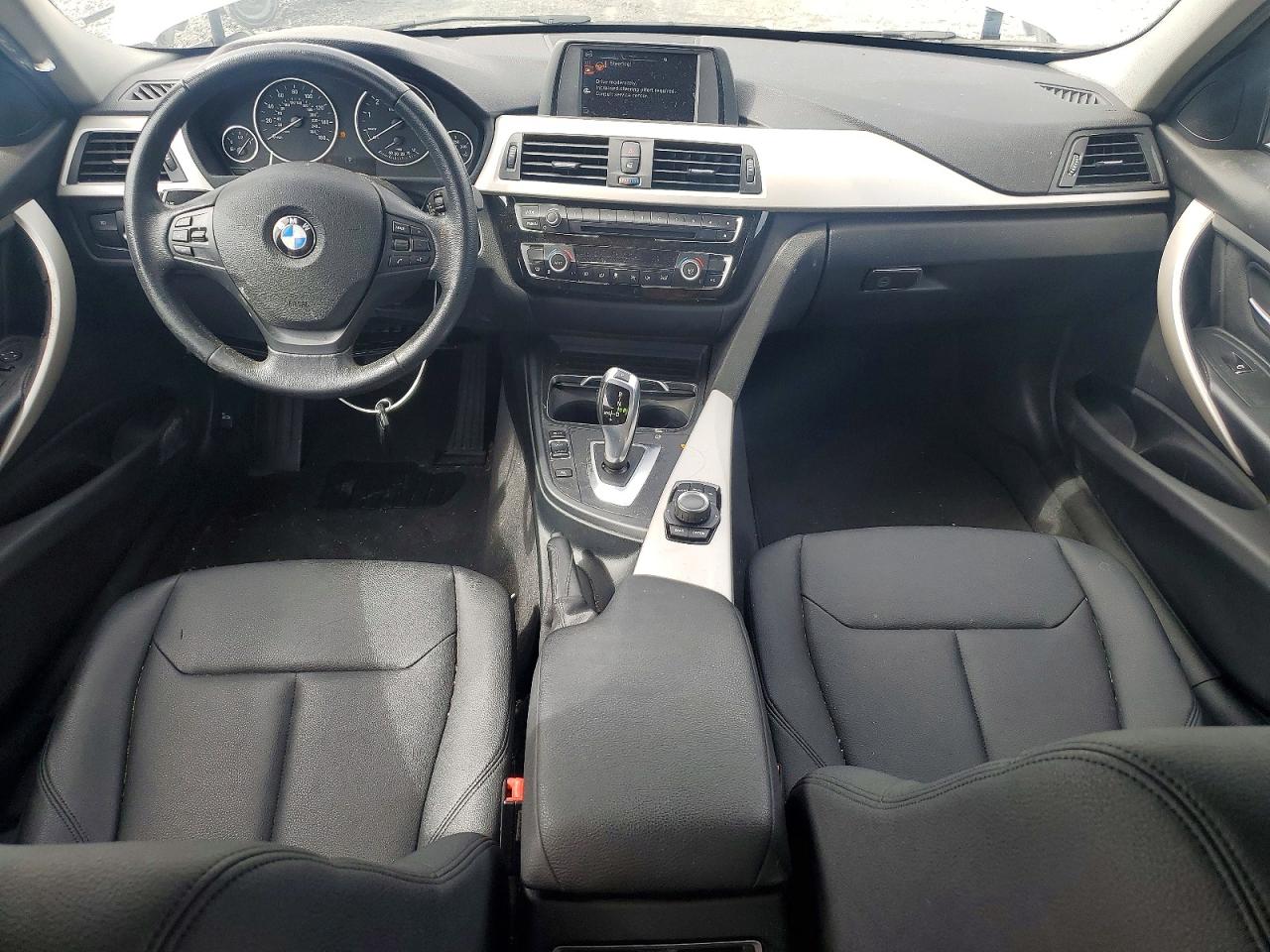 2017 Bmw 320 I Белый vin: WBA8E1G30HNU18239
