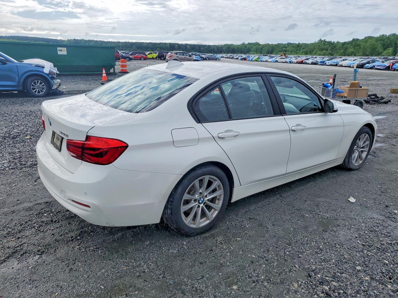 2017 Bmw 320 I Белый vin: WBA8E1G30HNU18239