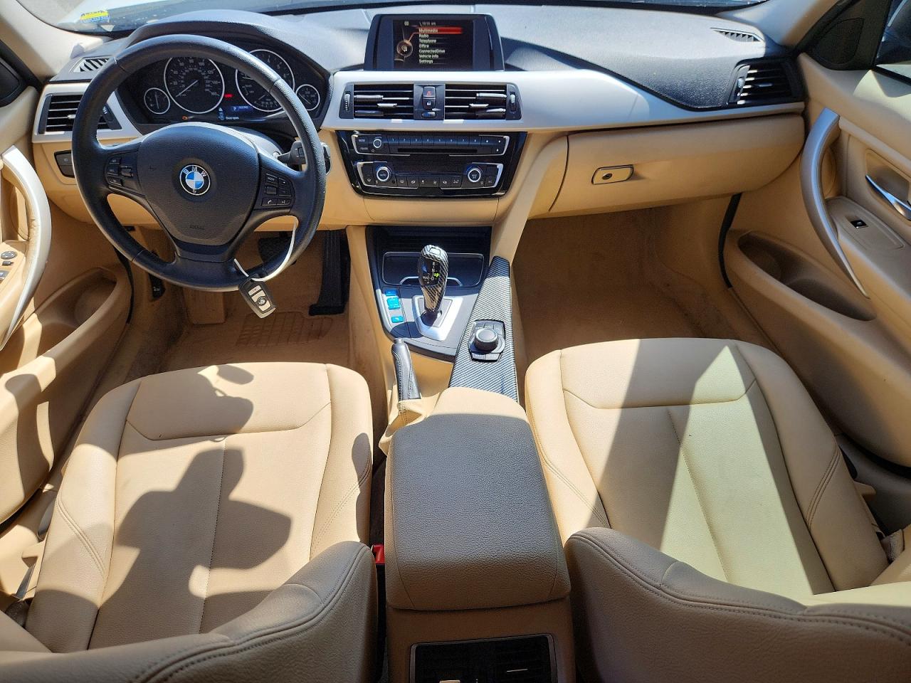 2016 Bmw 320 I Белый vin: WBA8E1G50GNU10433