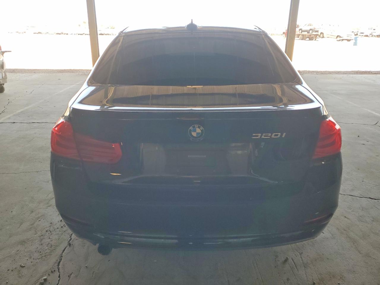 2018 Bmw 320 I Черный vin: WBA8E1G52JNU91572