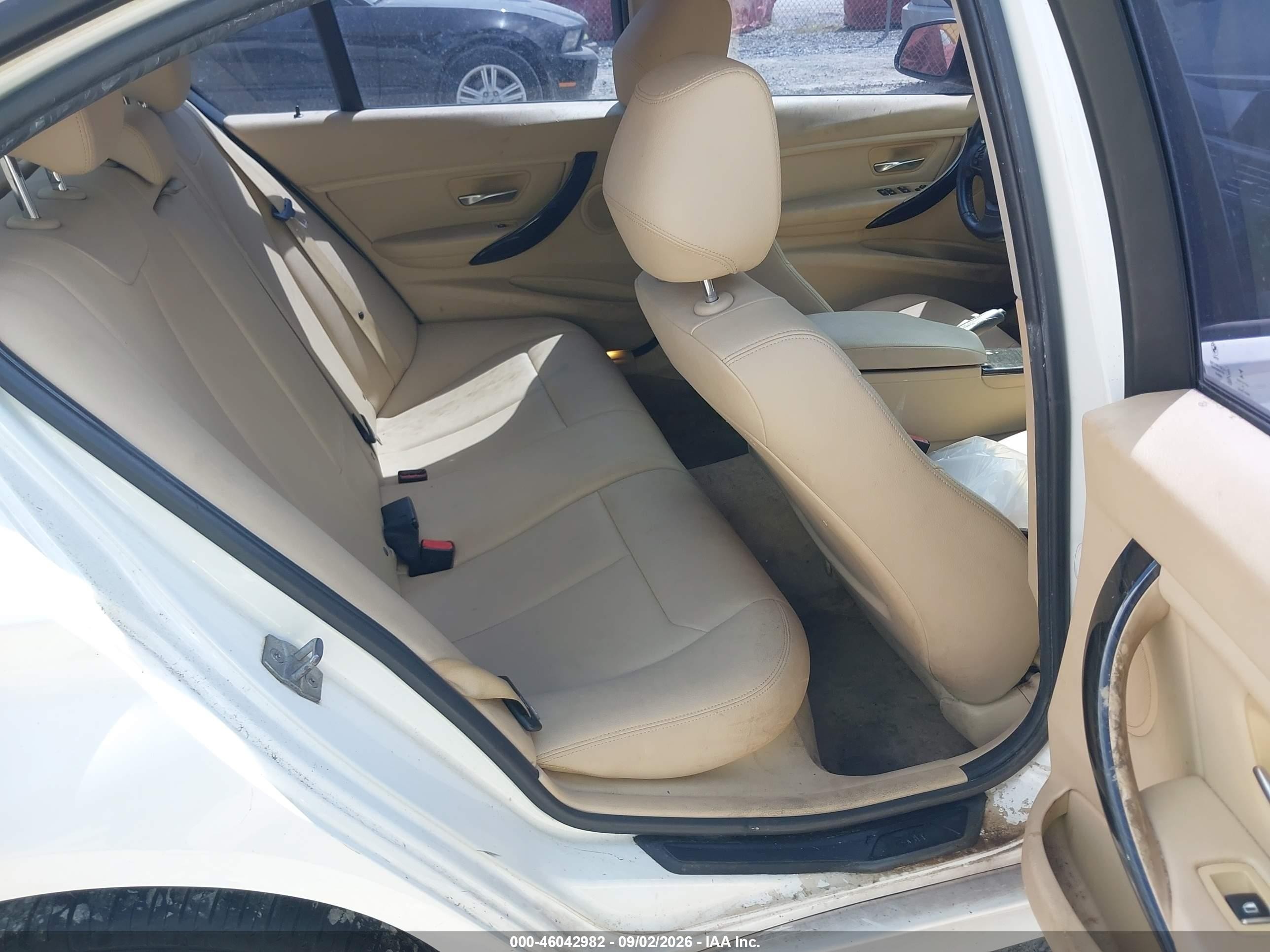 2016 Bmw 320i   White vin: WBA8E1G54GNT36580