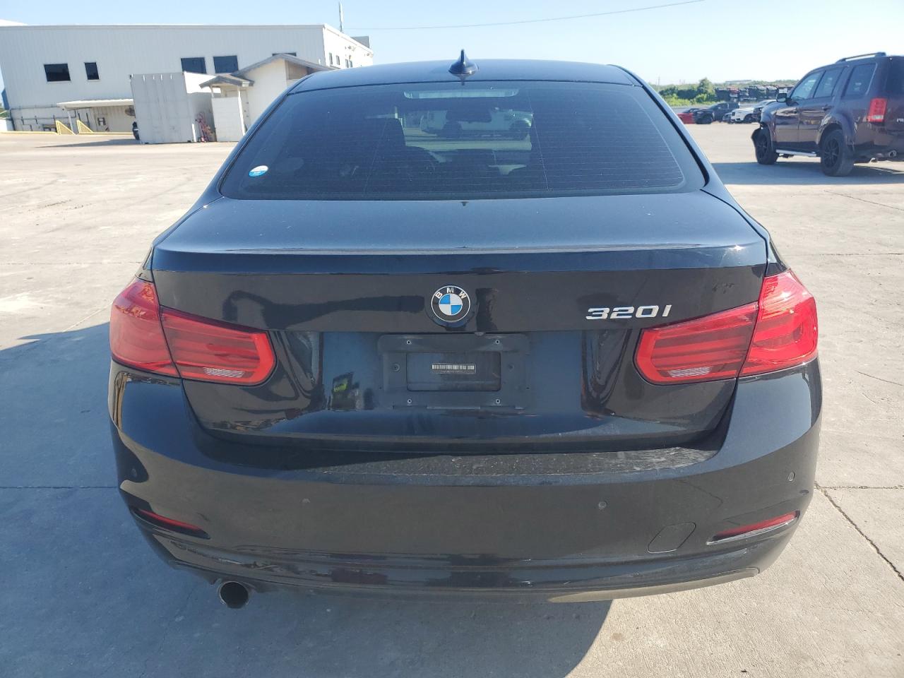 2016 Bmw 320 I Черный vin: WBA8E1G58GNT99231