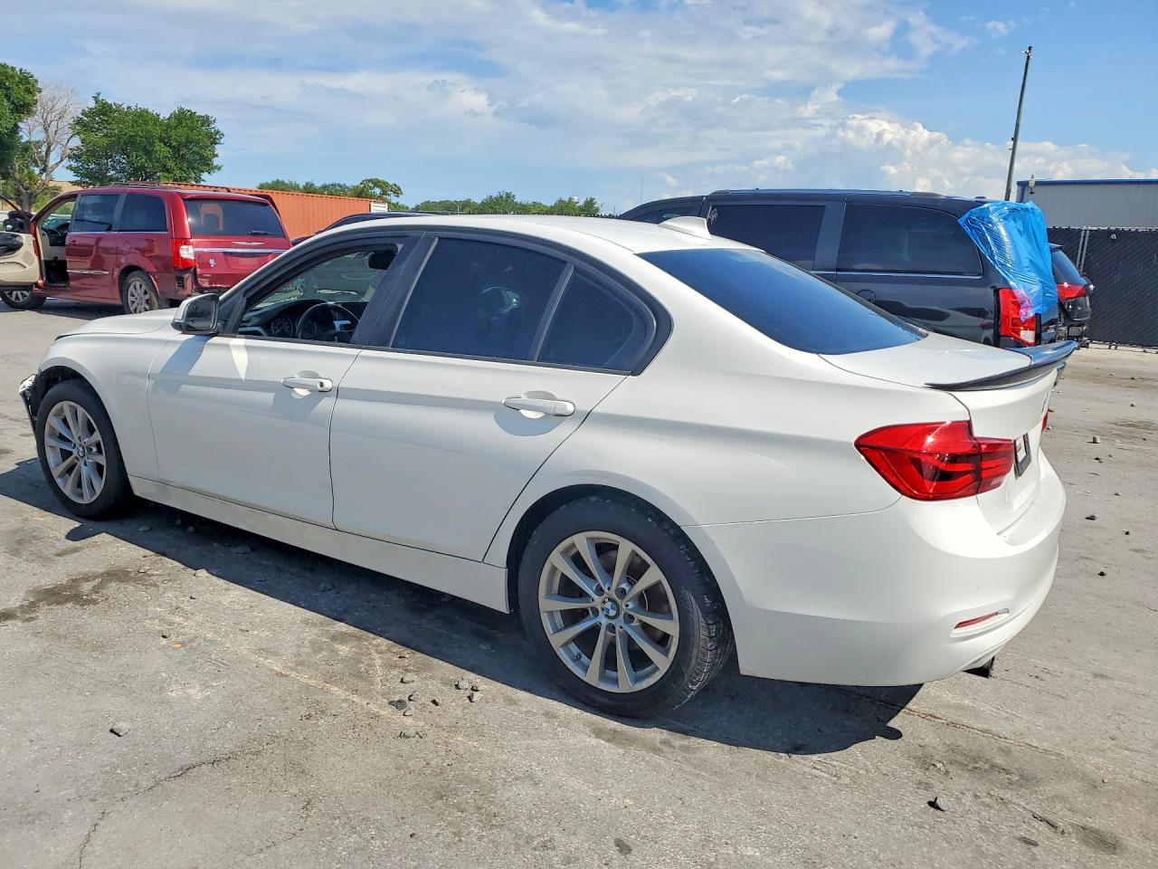 2018 Bmw 320 I Белый vin: WBA8E1G59JNU91293