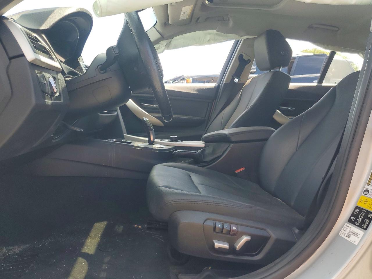 2017 Bmw 320 Xi Silver vin: WBA8E5G52HNU23077