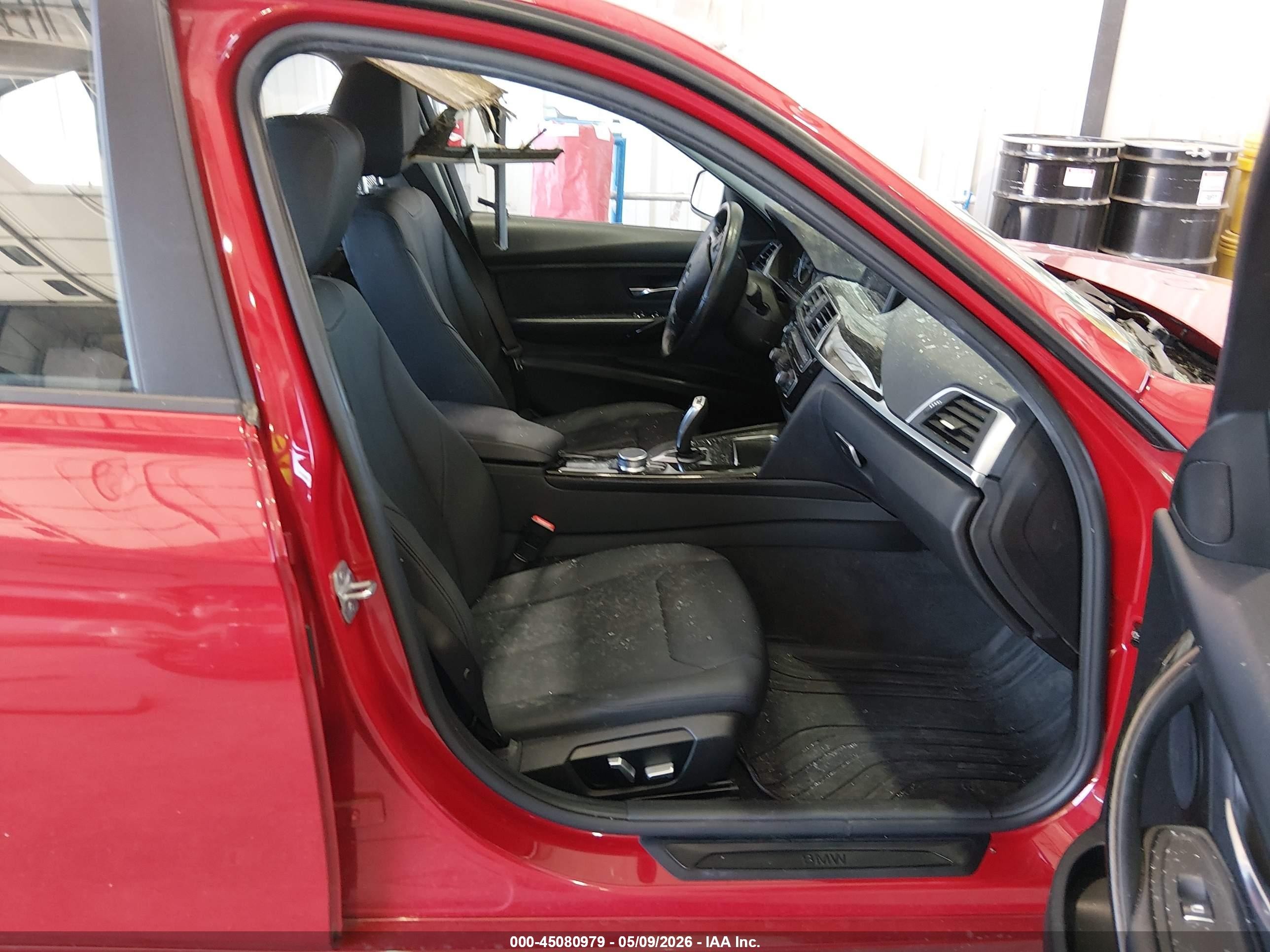 2018 Bmw 320i Xdrive Red vin: WBA8E5G56JNU47887