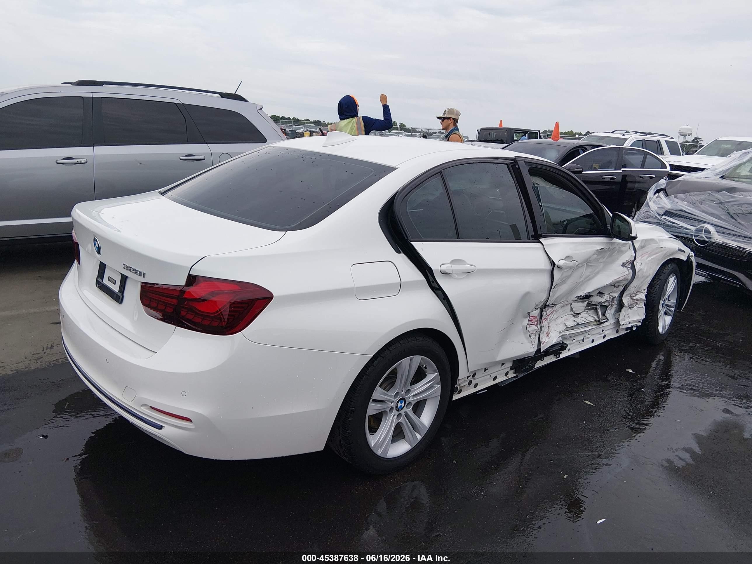 2016 Bmw 3 Series 328i Белый vin: WBA8E9C59GK603945
